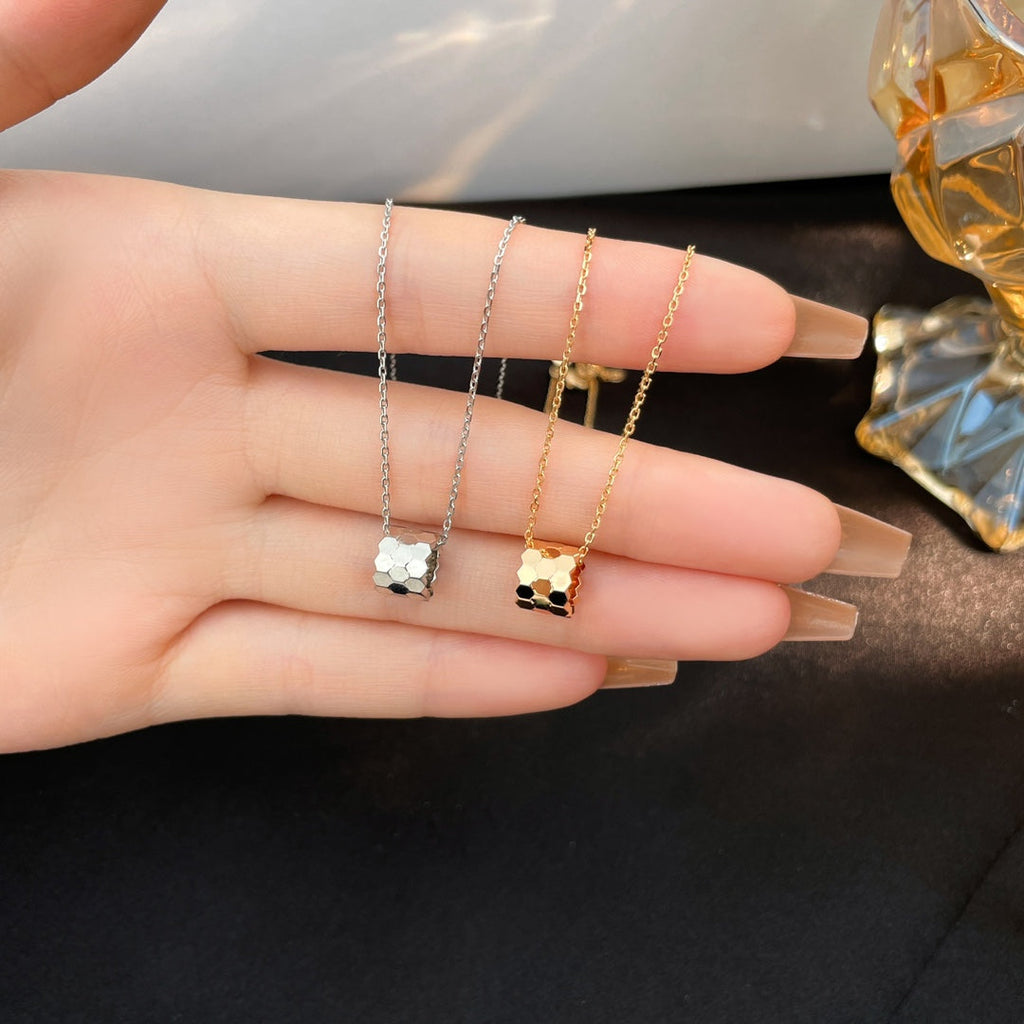 Loco BEE MINI NECKLACE