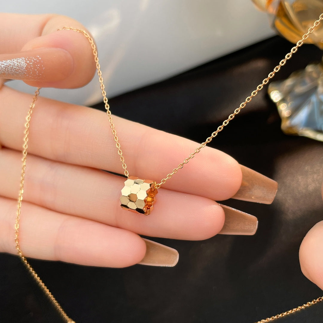 Loco BEE MINI NECKLACE