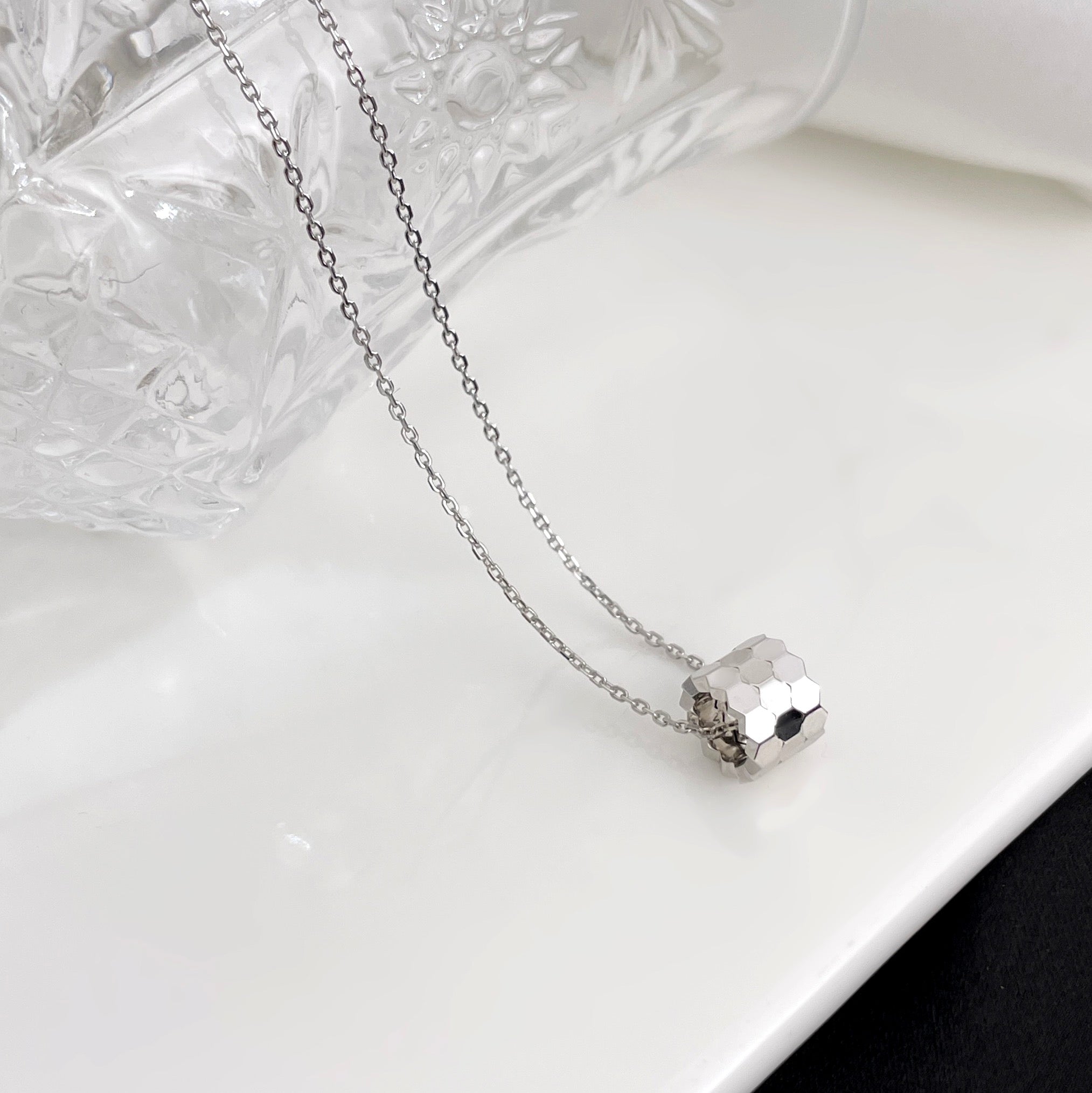 Loco BEE MINI NECKLACE