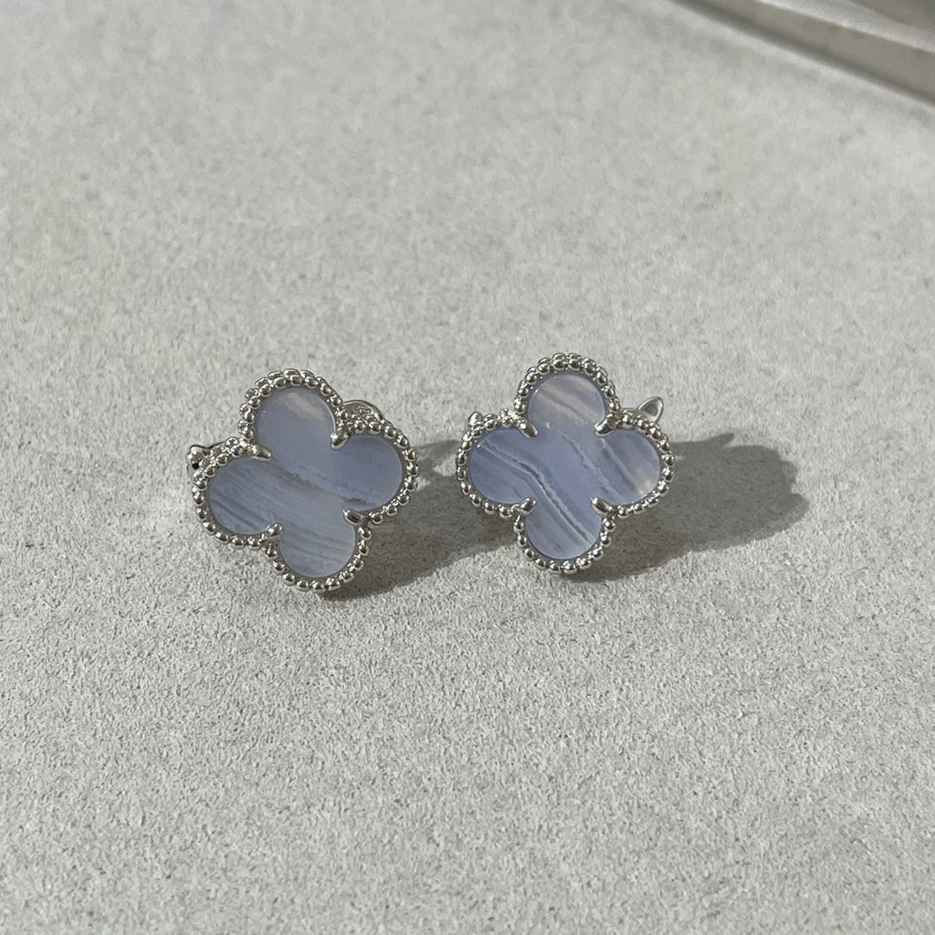 Loco CLOVER CHALCEDONY SILVER STUD EARRINGS
