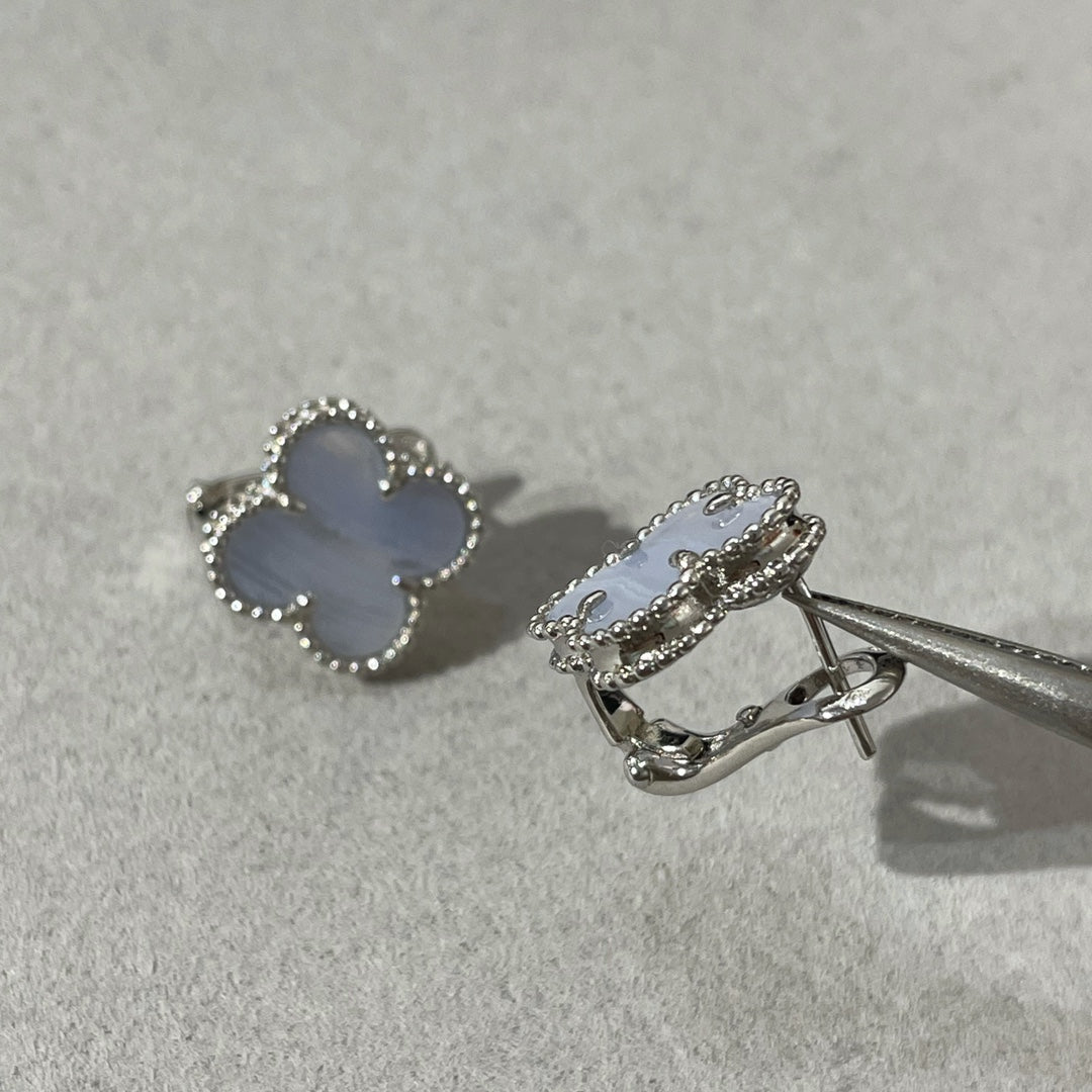 Loco CLOVER CHALCEDONY SILVER STUD EARRINGS