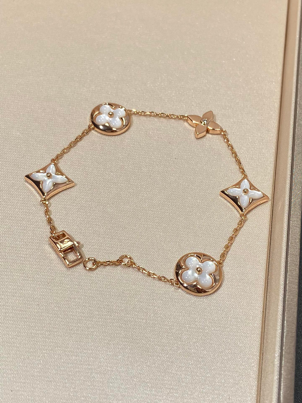 Loco STAR AND SUN 5 MOTIF MOP PINK GOLD BRACELET