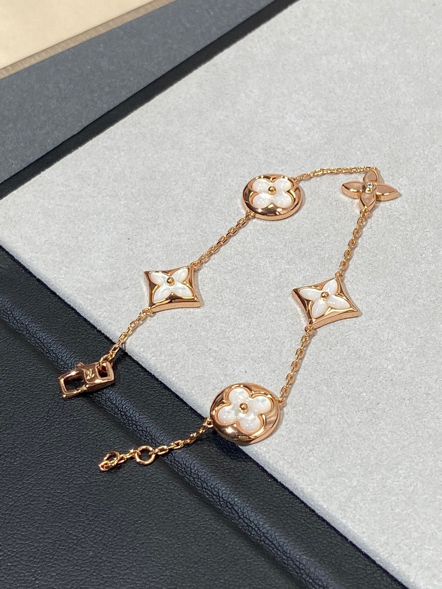 Loco STAR AND SUN 5 MOTIF MOP PINK GOLD BRACELET