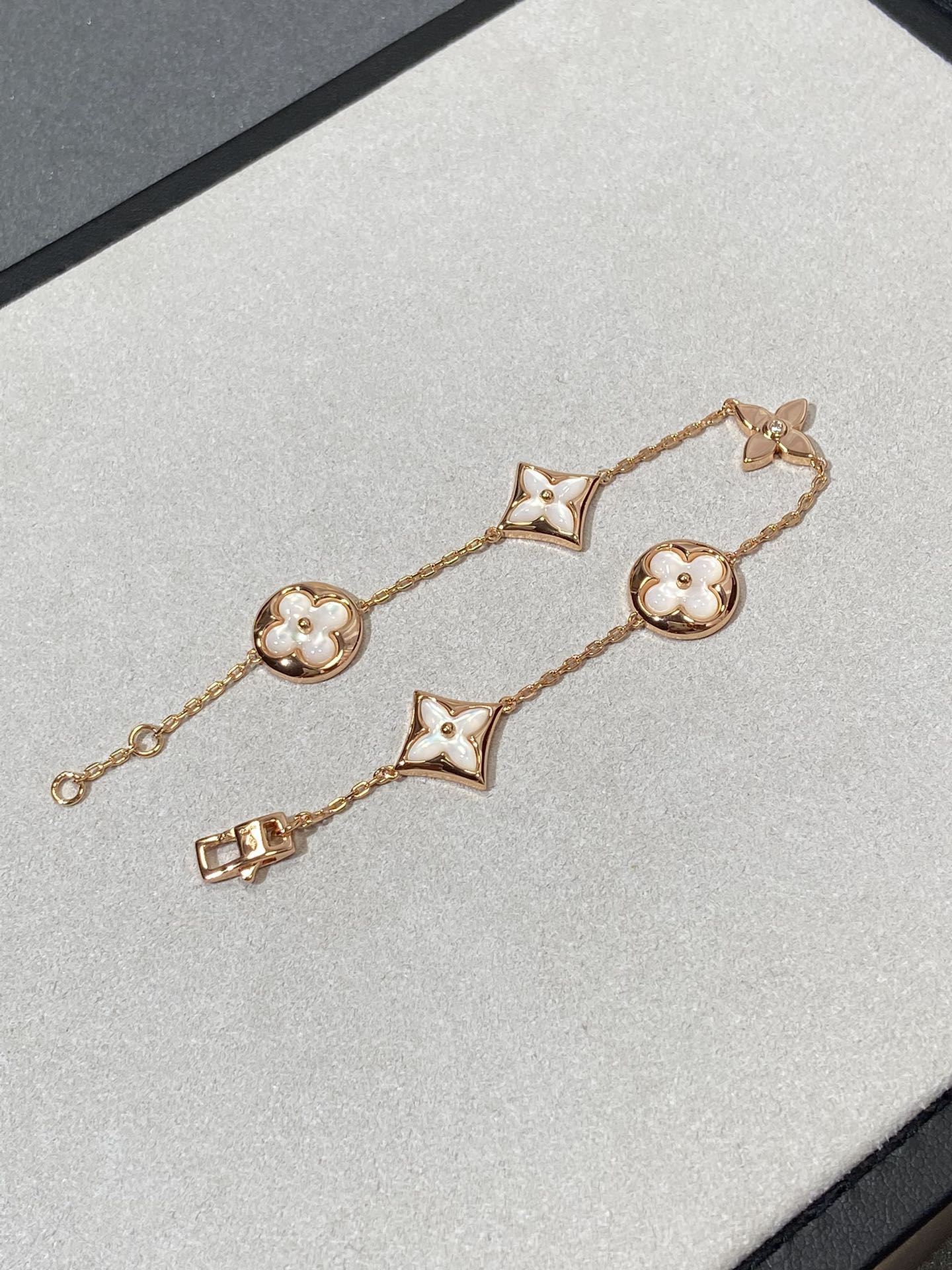 Loco STAR AND SUN 5 MOTIF MOP PINK GOLD BRACELET