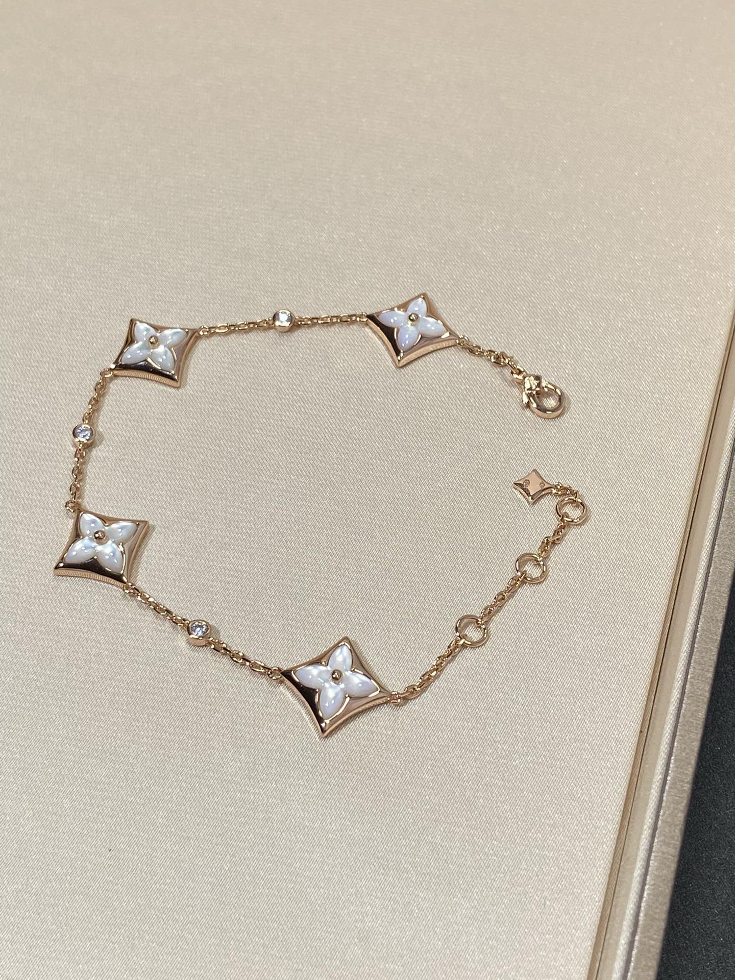 Loco STAR 4 MOTIF MOP DIAMOND PINK GOLD BRACELET