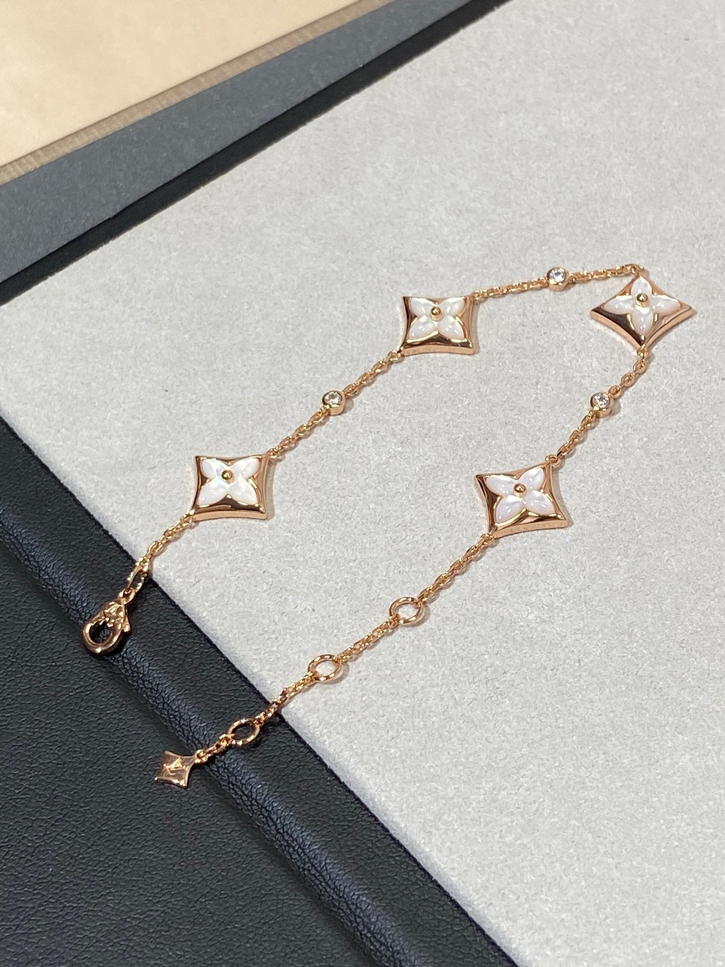 Loco STAR 4 MOTIF MOP DIAMOND PINK GOLD BRACELET