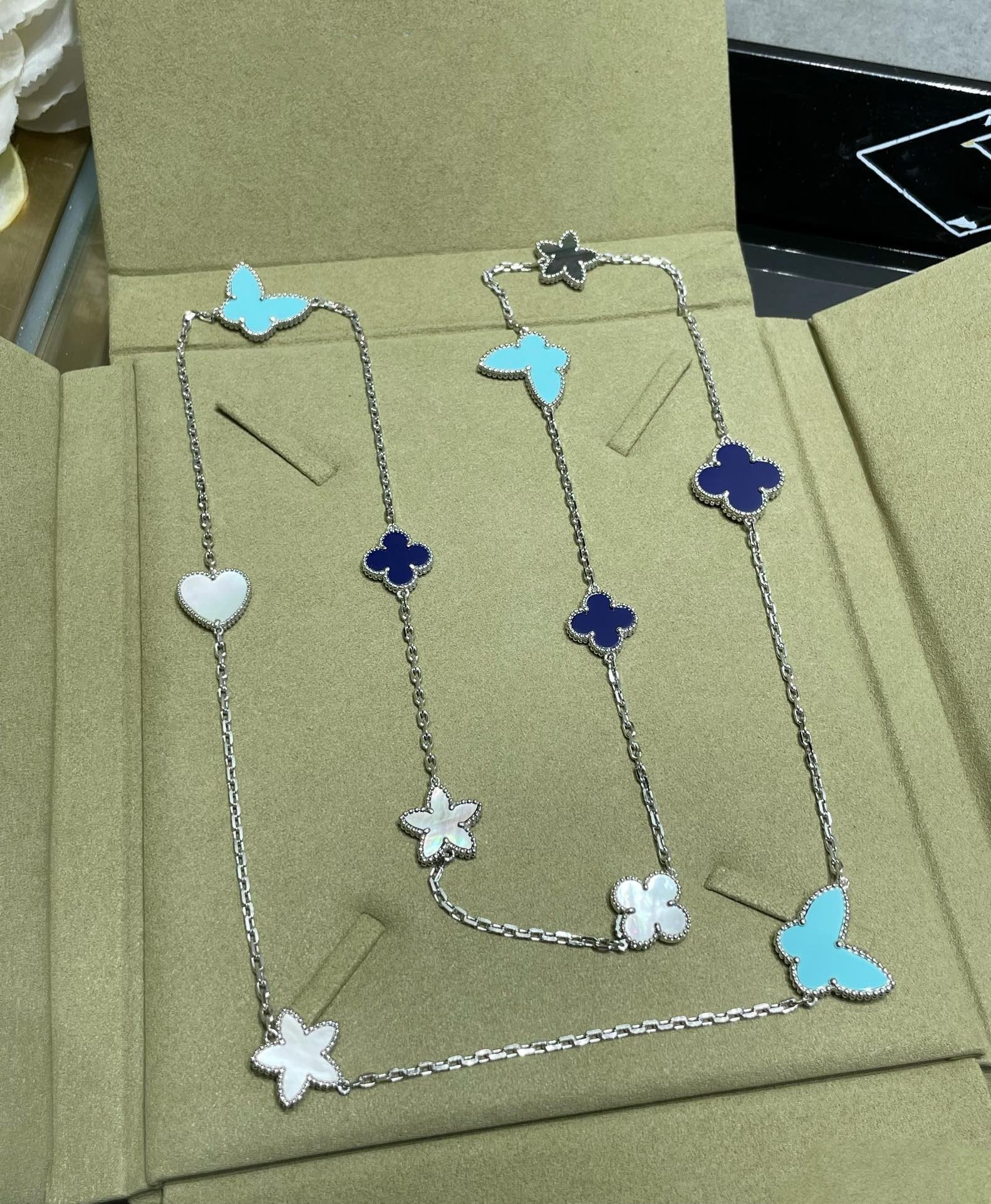 Loco LUCKY CLOVER SILVER 11 MOTIF NECKLACE