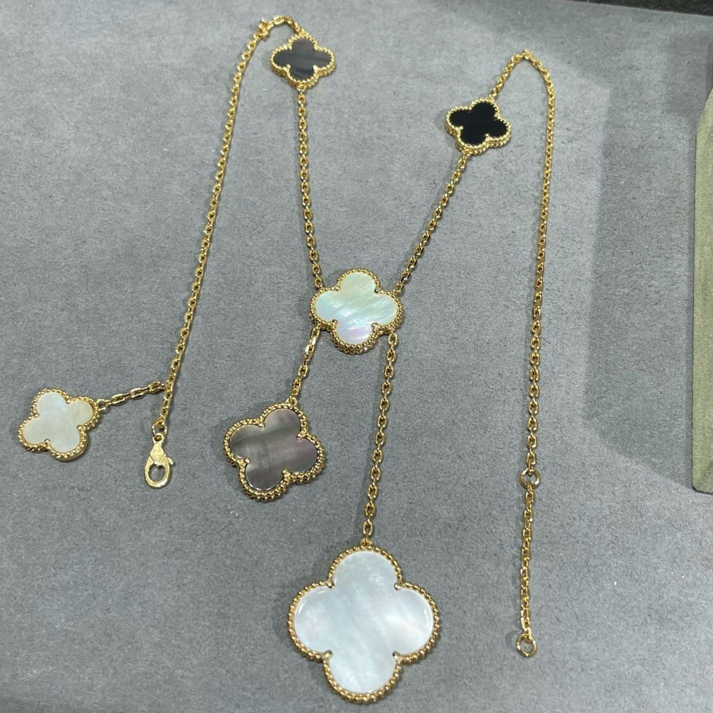 Loco CLOVER 6 MOTIF MOP ONYX GOLD NECKLACE