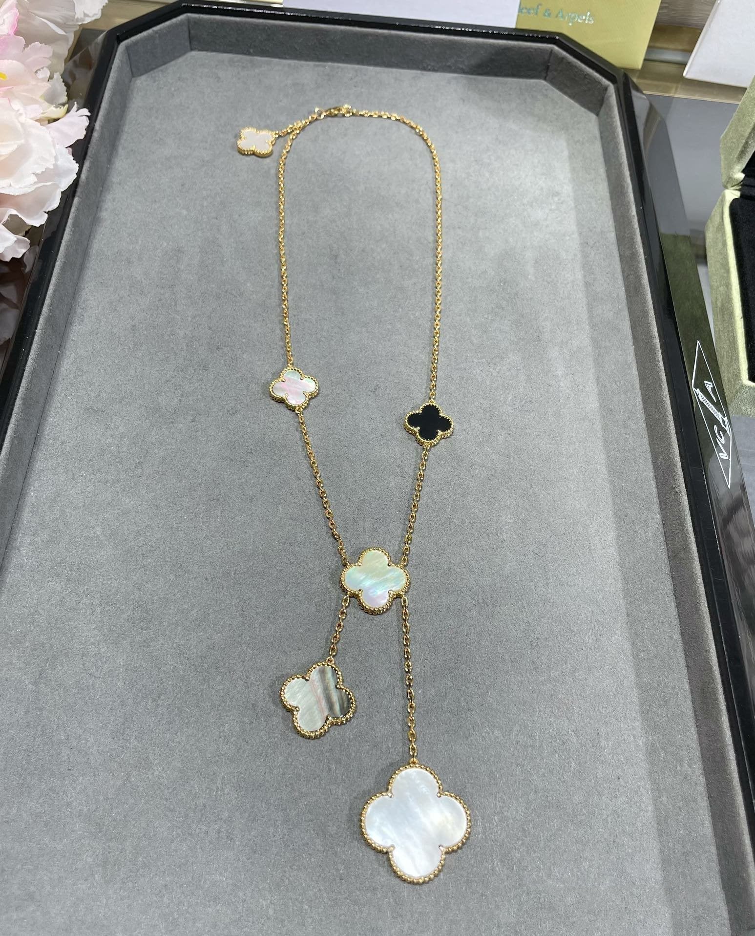 Loco CLOVER 6 MOTIF MOP ONYX GOLD NECKLACE