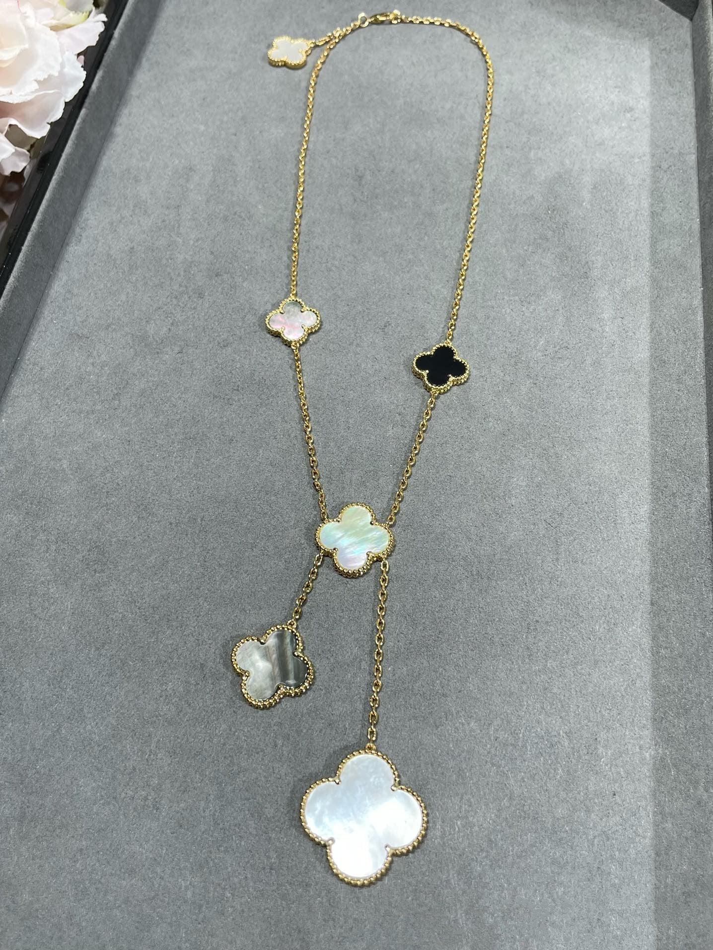 Loco CLOVER 6 MOTIF MOP ONYX GOLD NECKLACE