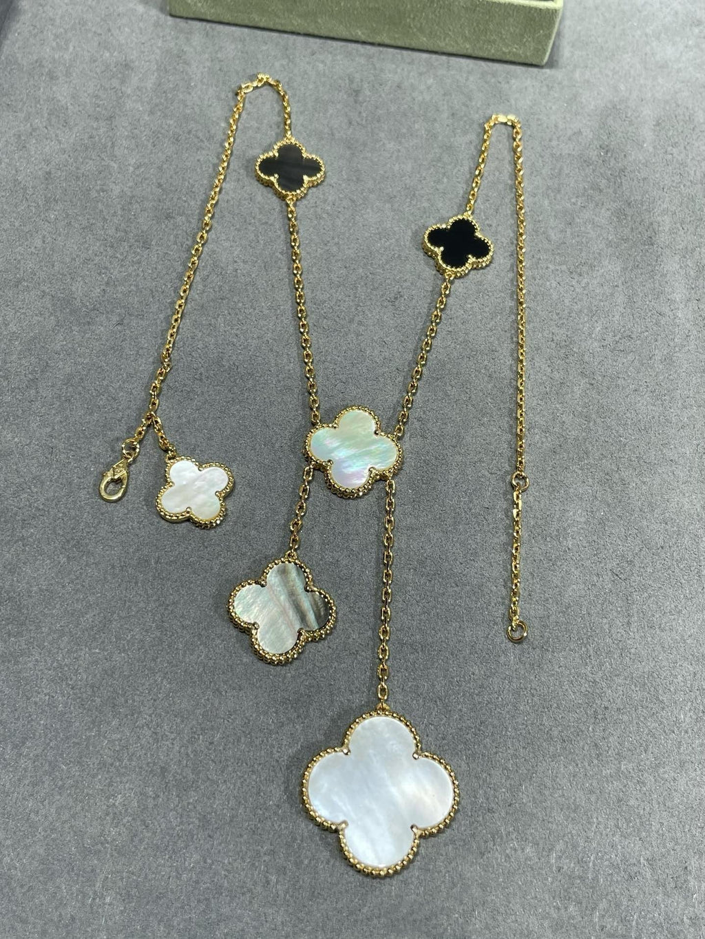 Loco CLOVER 6 MOTIF MOP ONYX GOLD NECKLACE