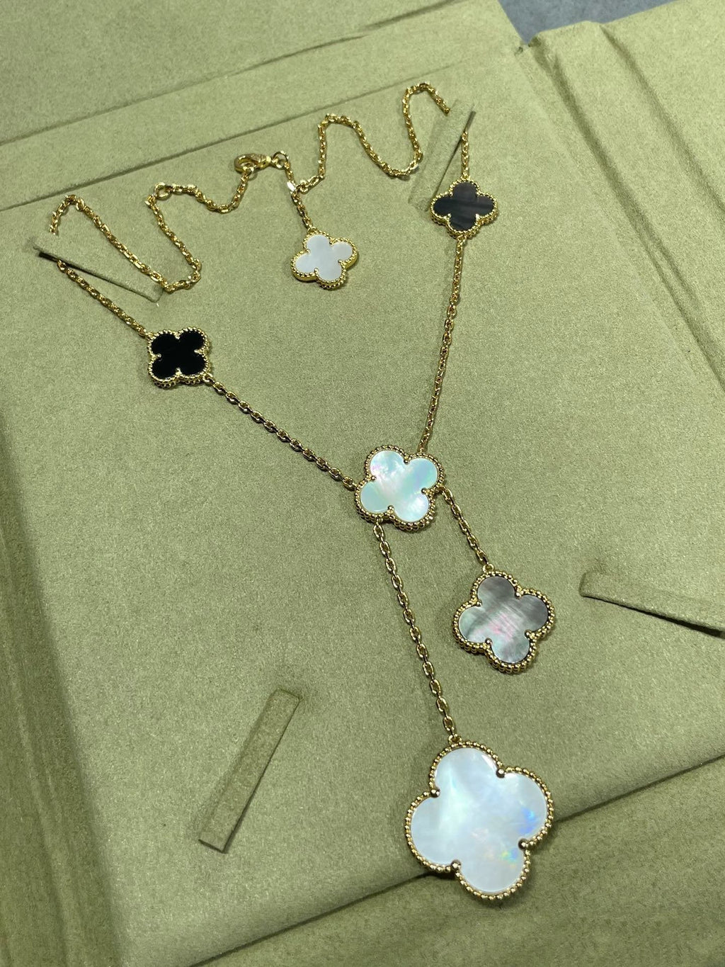 Loco CLOVER 6 MOTIF MOP ONYX GOLD NECKLACE