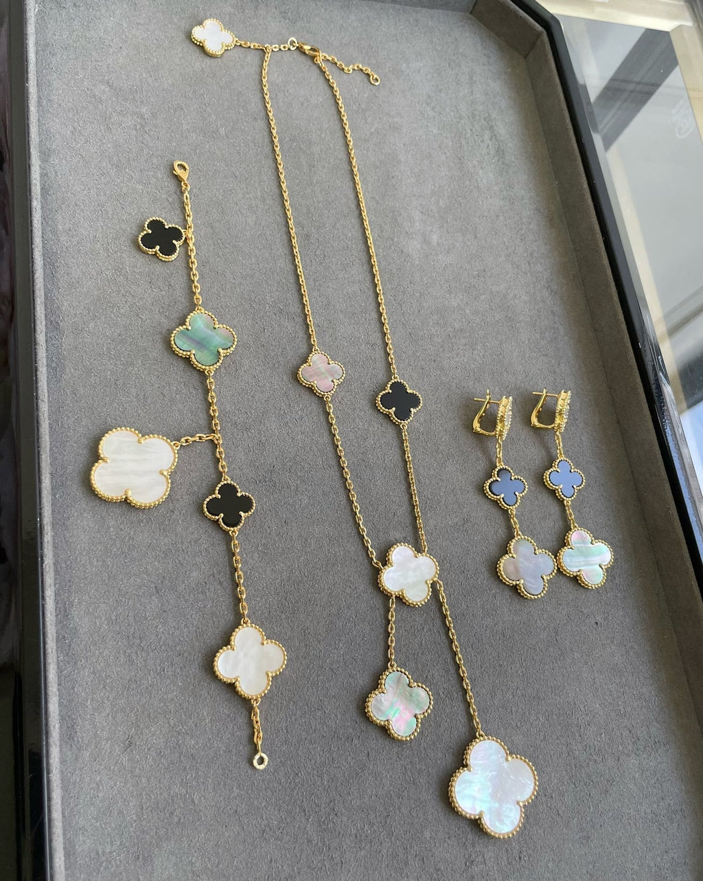 Loco CLOVER 3 MOTIF MOP ONYX DARK MOP PINK GOLD EARRINGS