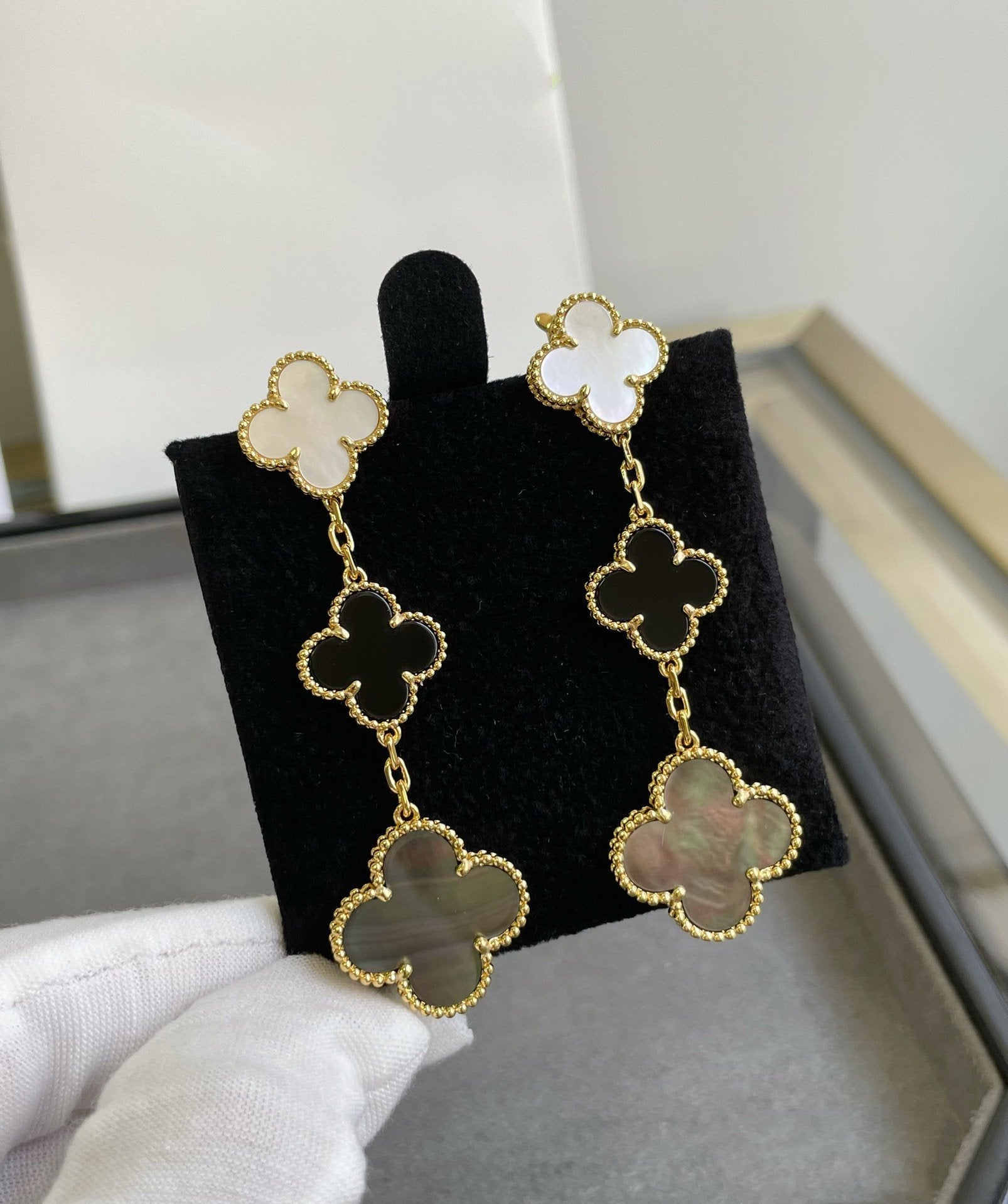 Loco CLOVER 3 MOTIF MOP ONYX DARK MOP PINK GOLD EARRINGS