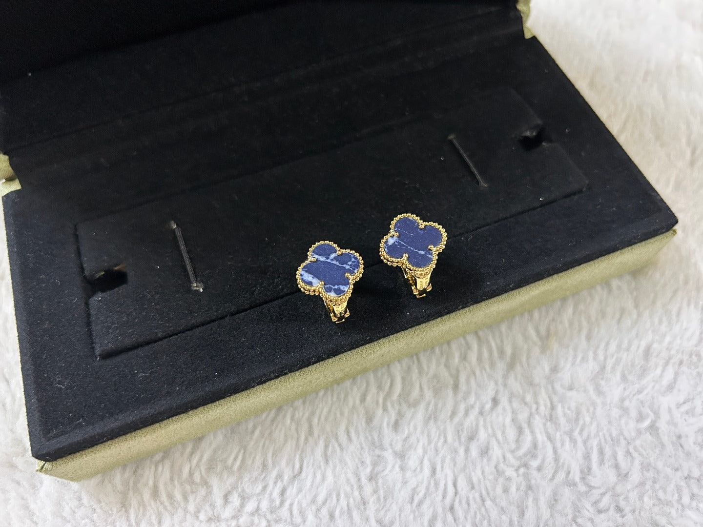 Loco CLOVER PIETERSITE MEDIUM STUD EARRINGS