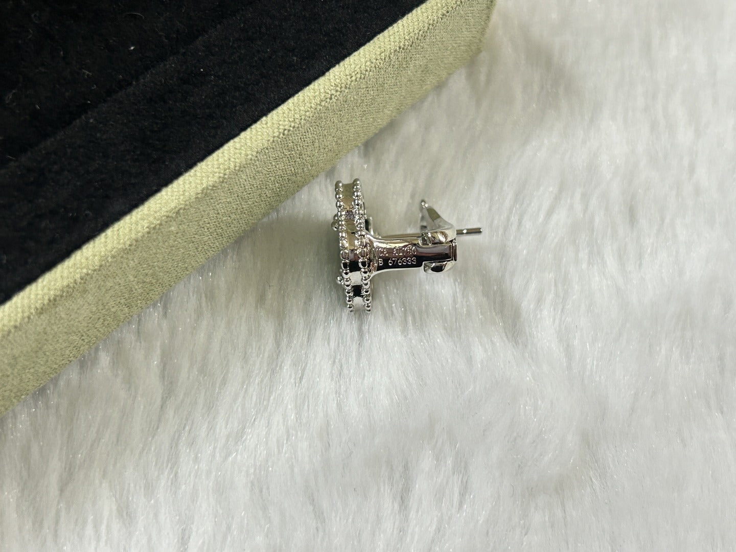 Loco CLOVER PIETERSITE MEDIUM STUD EARRINGS