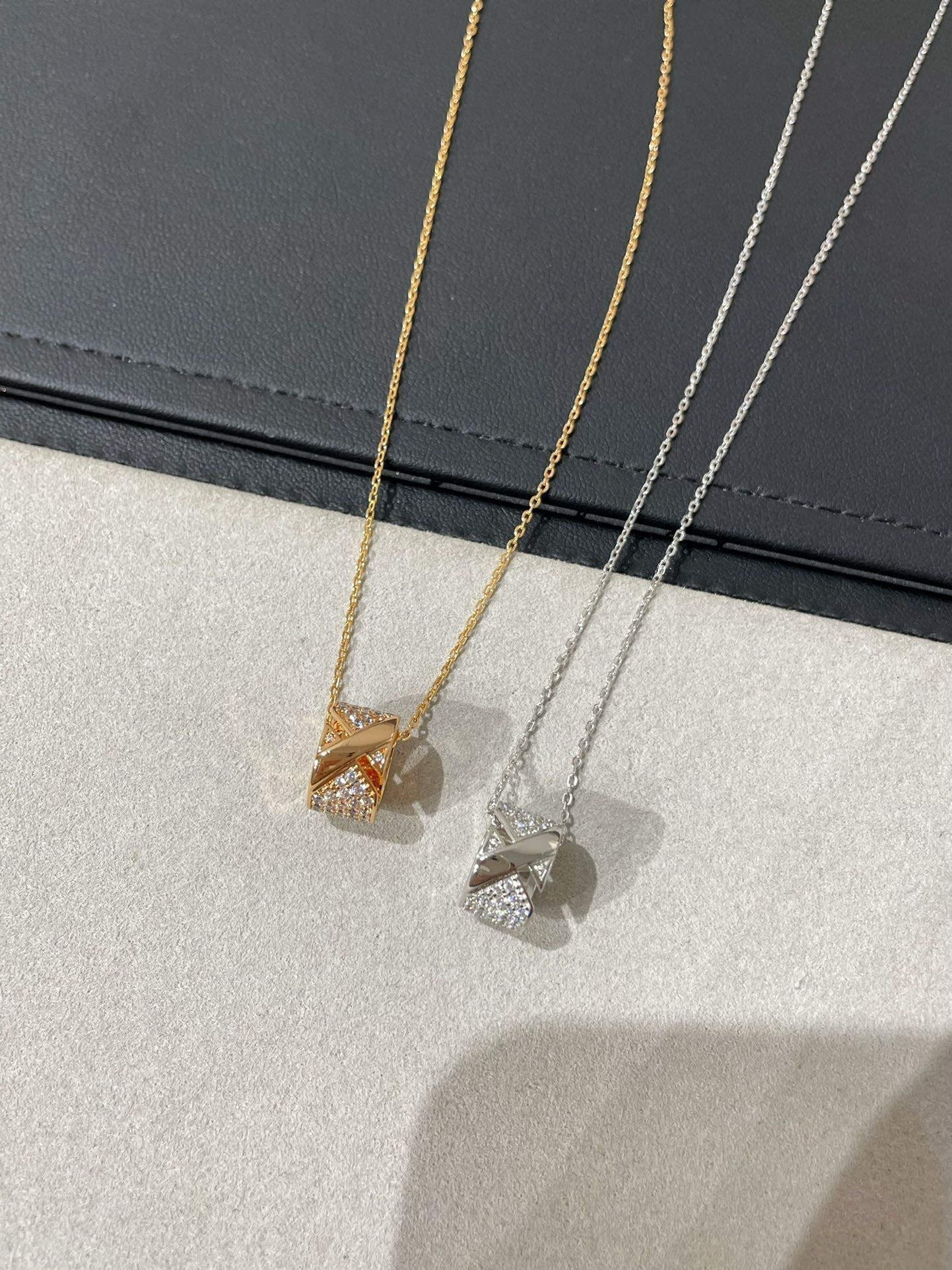 Loco LIENS EVIDENCE DIAMOND PAVED NECKLACE