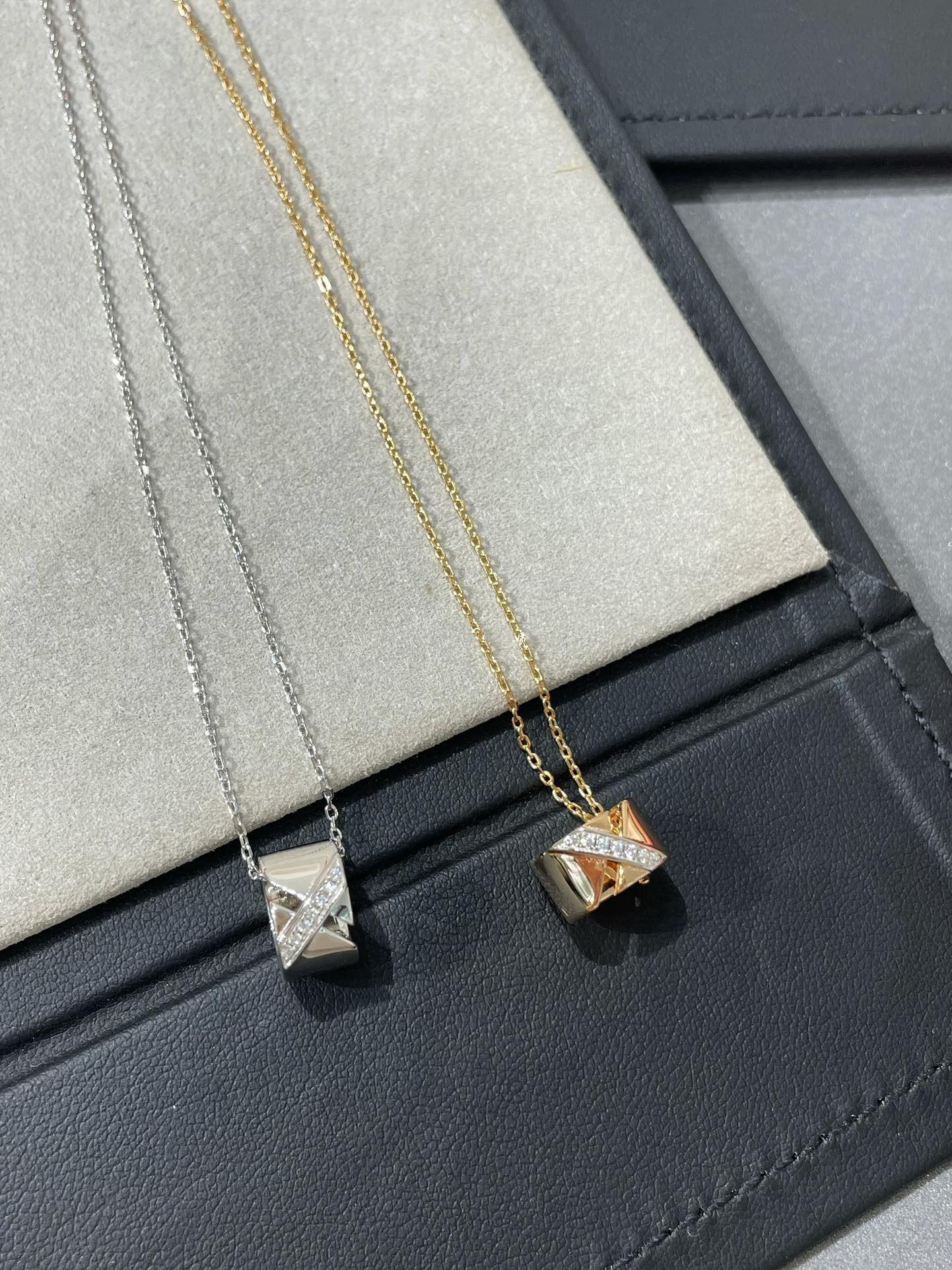 Loco LIENS EVIDENCE DIAMOND NECKLACE
