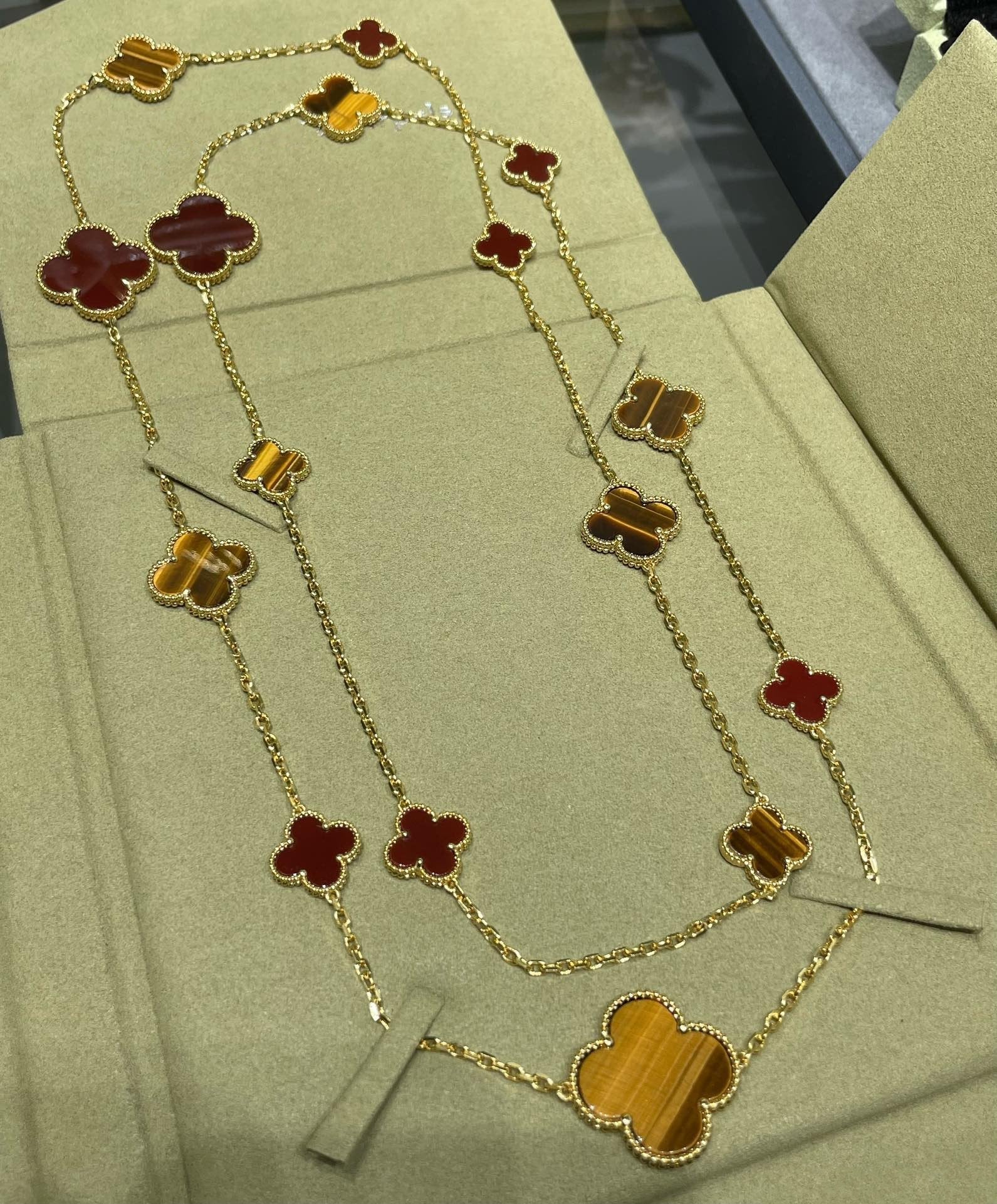 Loco CLOVER 16 MOTIF CARNELIAN TIGER EYE ROSE GOLD NECKLACE