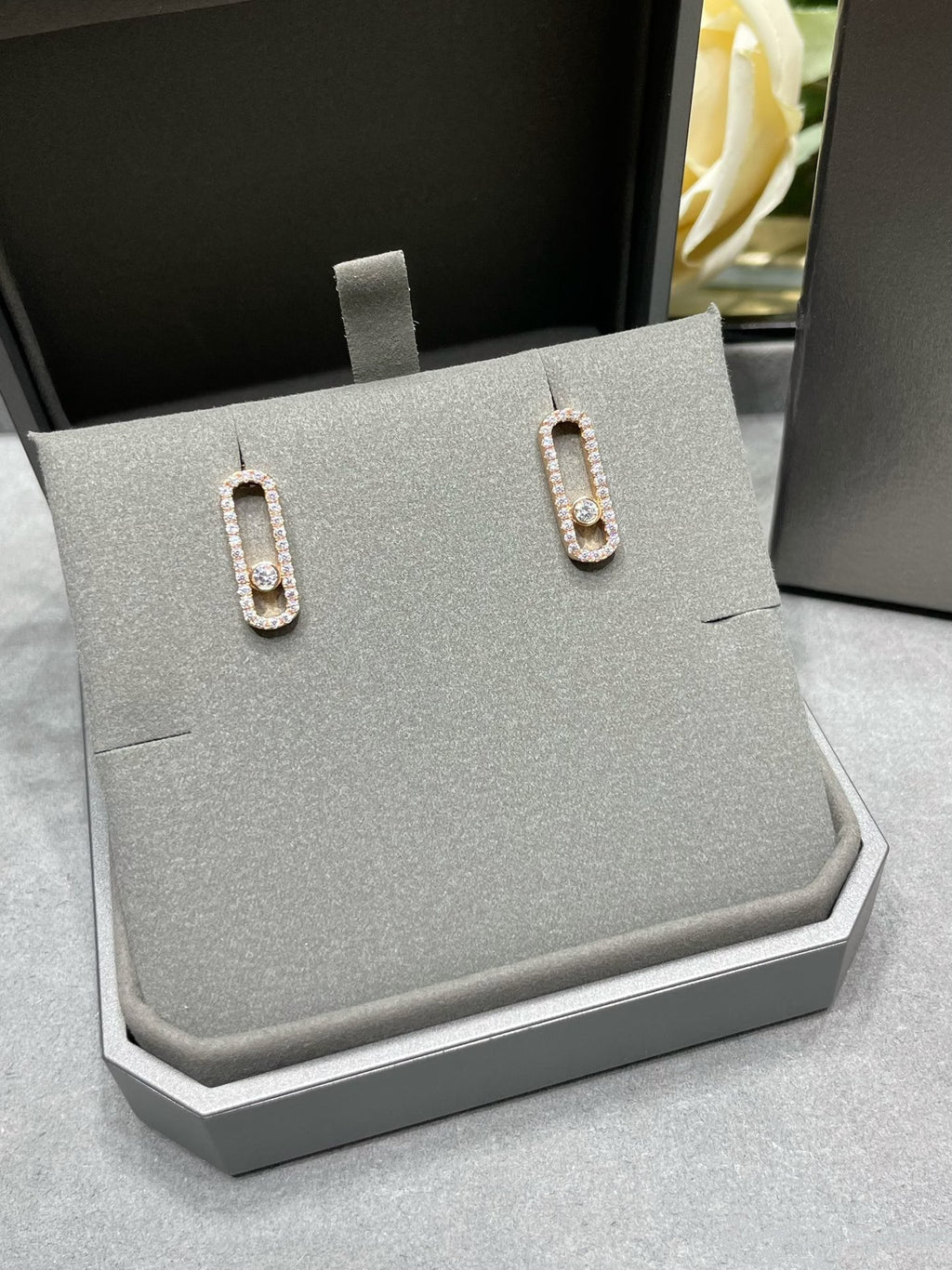 [Loco jewelrys]MOVE UNO STUD DIAMOND PAVED EARRINGS