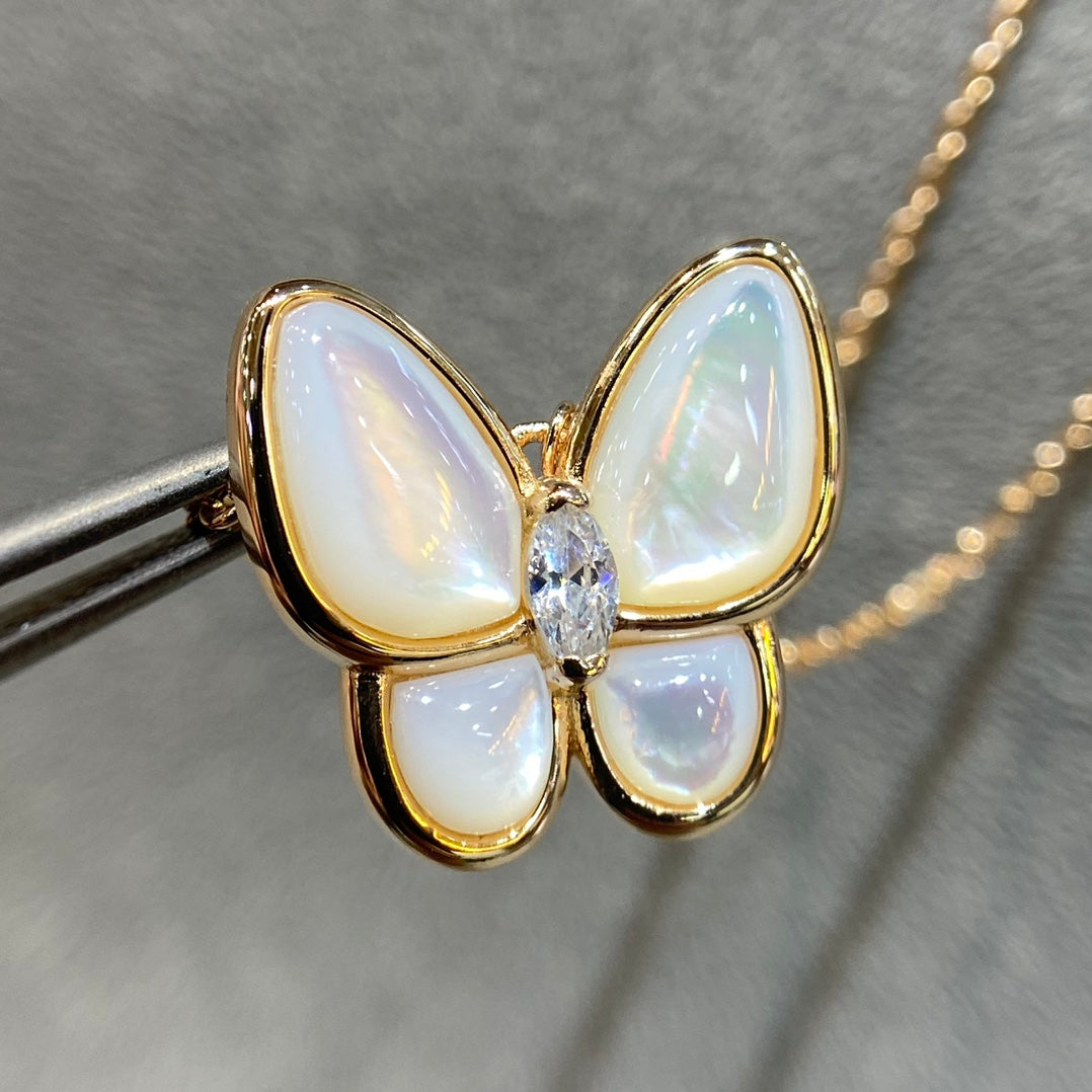 Loco BUTTERFLY MOP DIAMOND NECKLACE