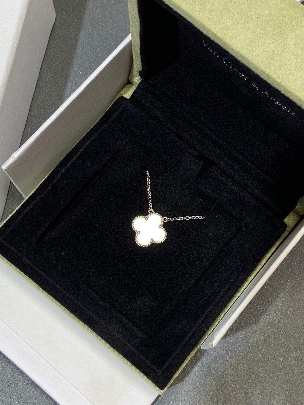 Loco CLOVER MEDIUM SILVER WHITE MOP NECKLACE