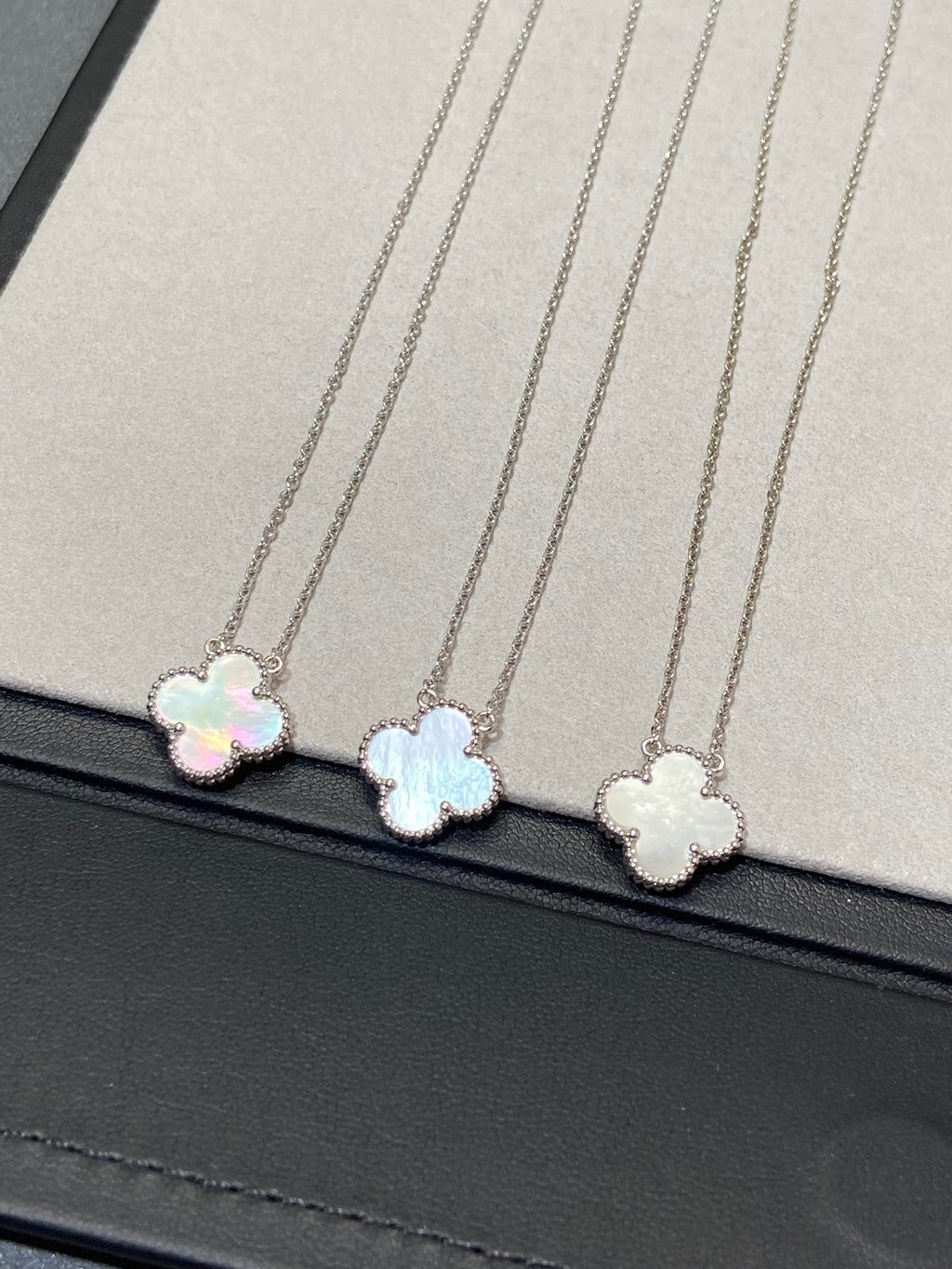 Loco CLOVER MEDIUM SILVER WHITE MOP NECKLACE