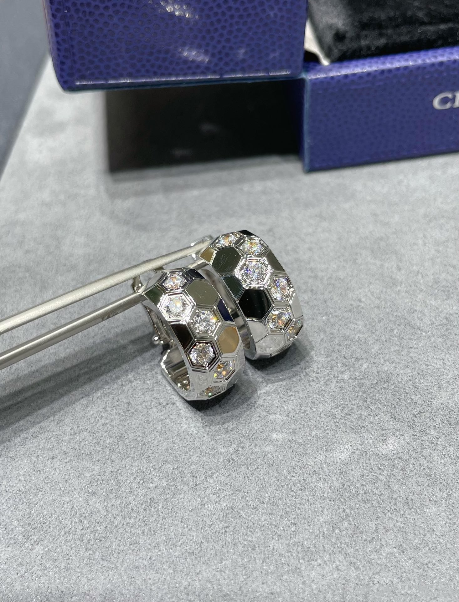 Loco BEE LOVE DIAMOND HOOP EARRINGS