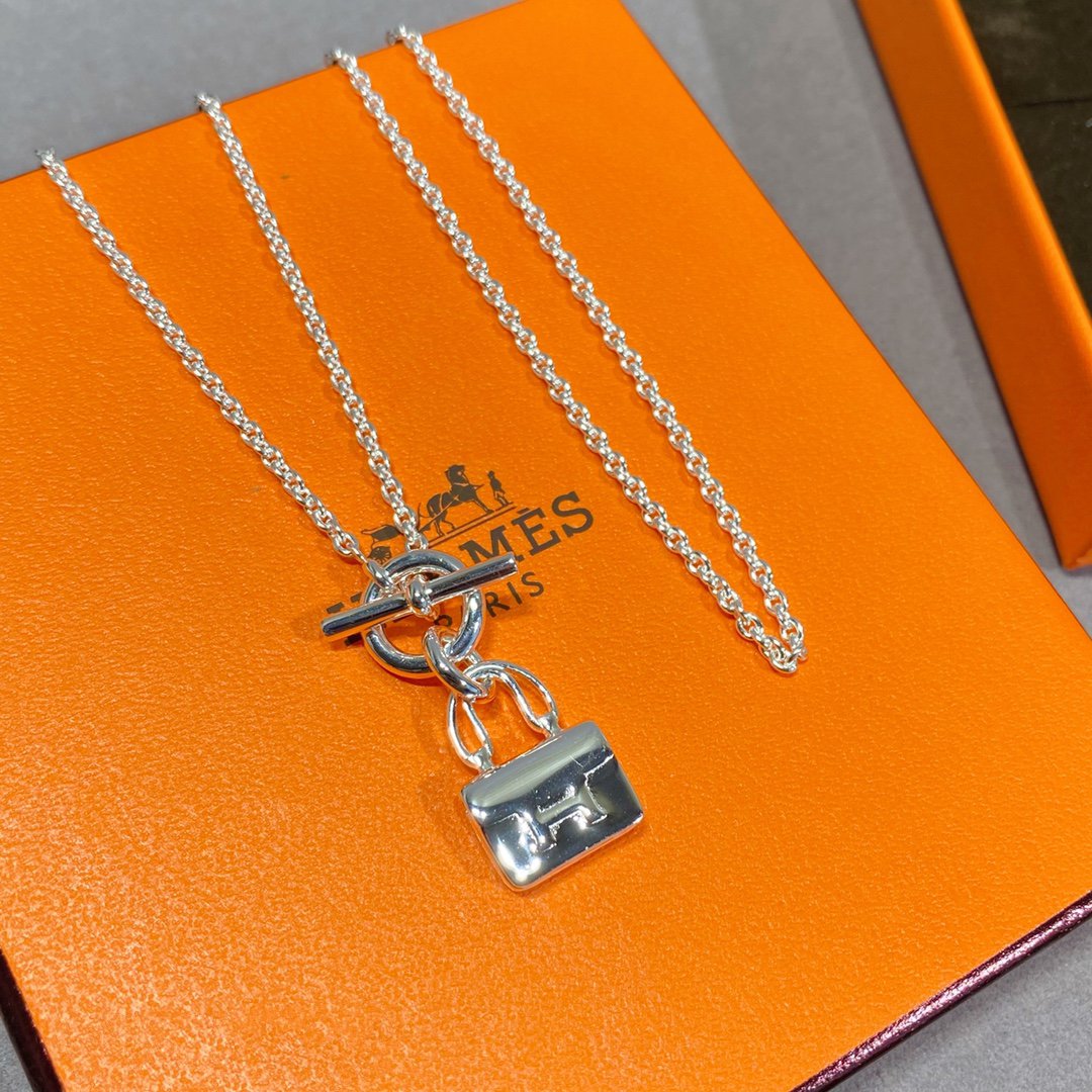 Loco CONSTANCE PEDANT SILVER NECKLACE