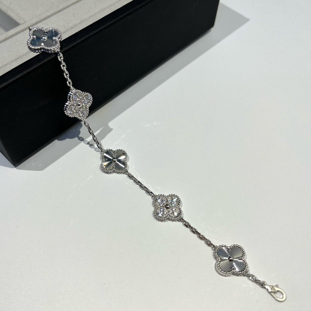 [Loco ]New  CLOVER 5 MOTIF LASER BRACELET COLLECTION