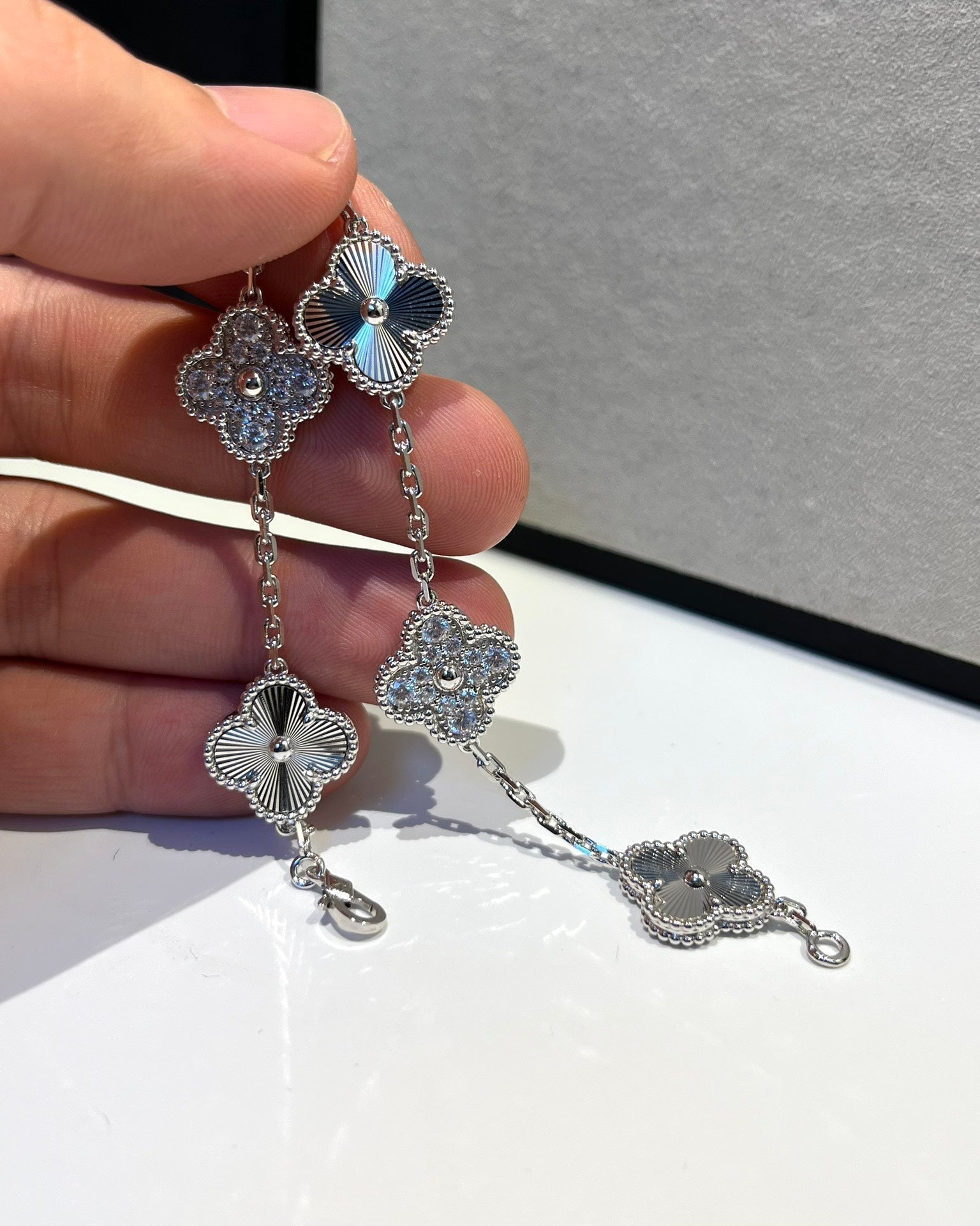 [Loco ]New  CLOVER 5 MOTIF LASER BRACELET COLLECTION