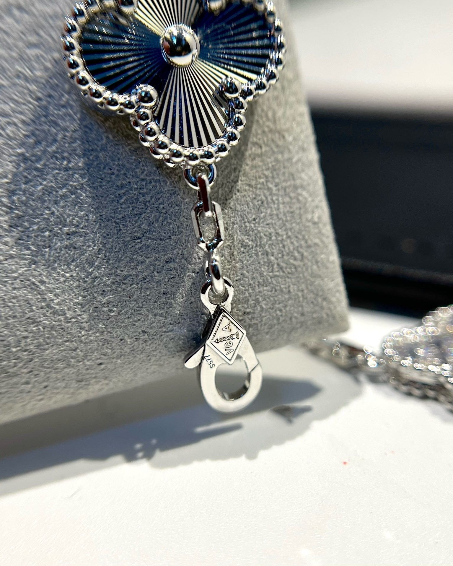 [Loco ]New  CLOVER 5 MOTIF LASER BRACELET COLLECTION