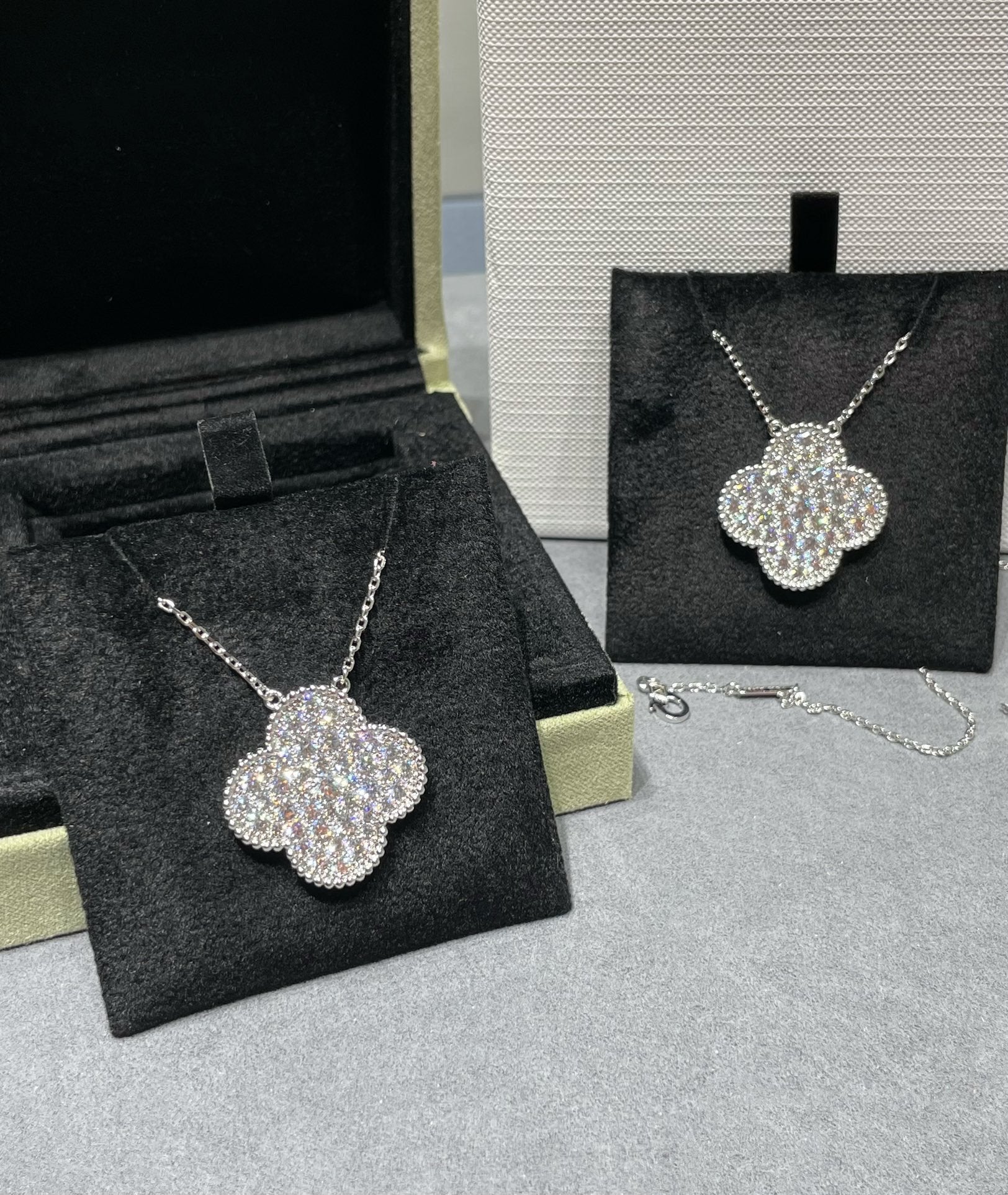 Loco CLOVER 25MM LARGE PENDANT DIAMOND PAVED SILVER NECKLACE