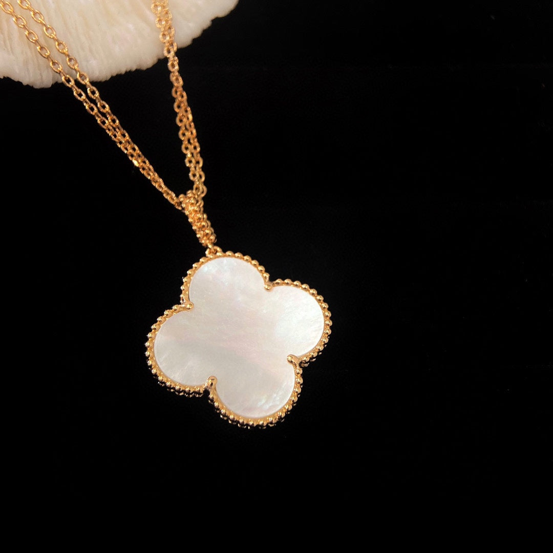 Loco CLOVER 25MM MOP LARGE PENDANT NECKLACE