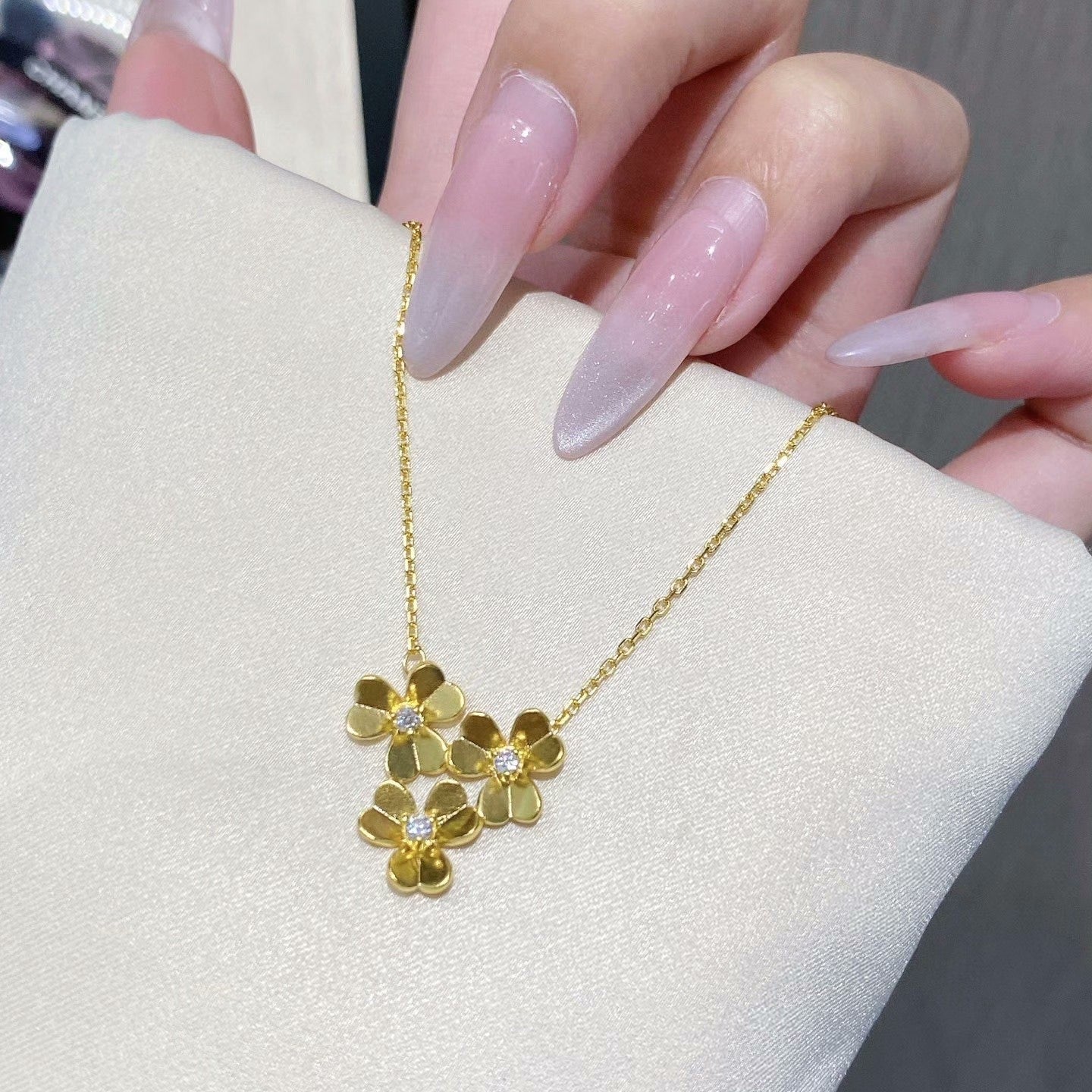 Loco FRIVOLE ROSE GOLD FLOWER DIAMOND NECKLACE