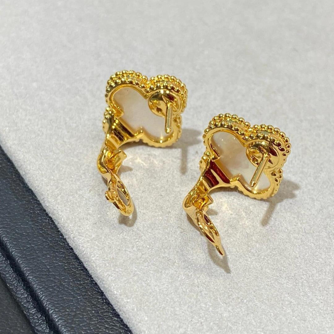 [Loco ] CLOVER LARGE (20mm) 1 MOTIFS WHITE MOP STUD EARRINGS