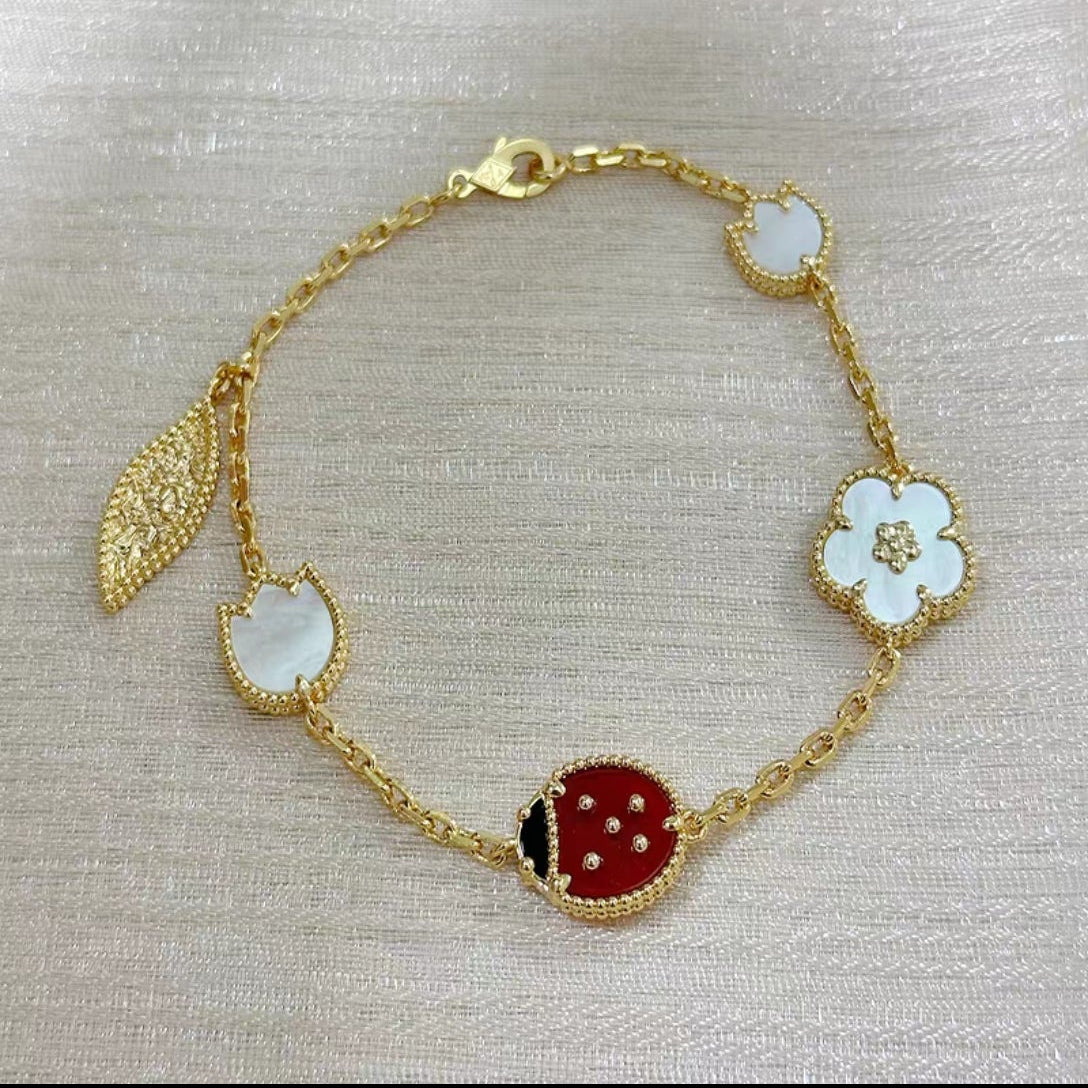Loco LUCKY SPRING 5 MOTIF BRACELET