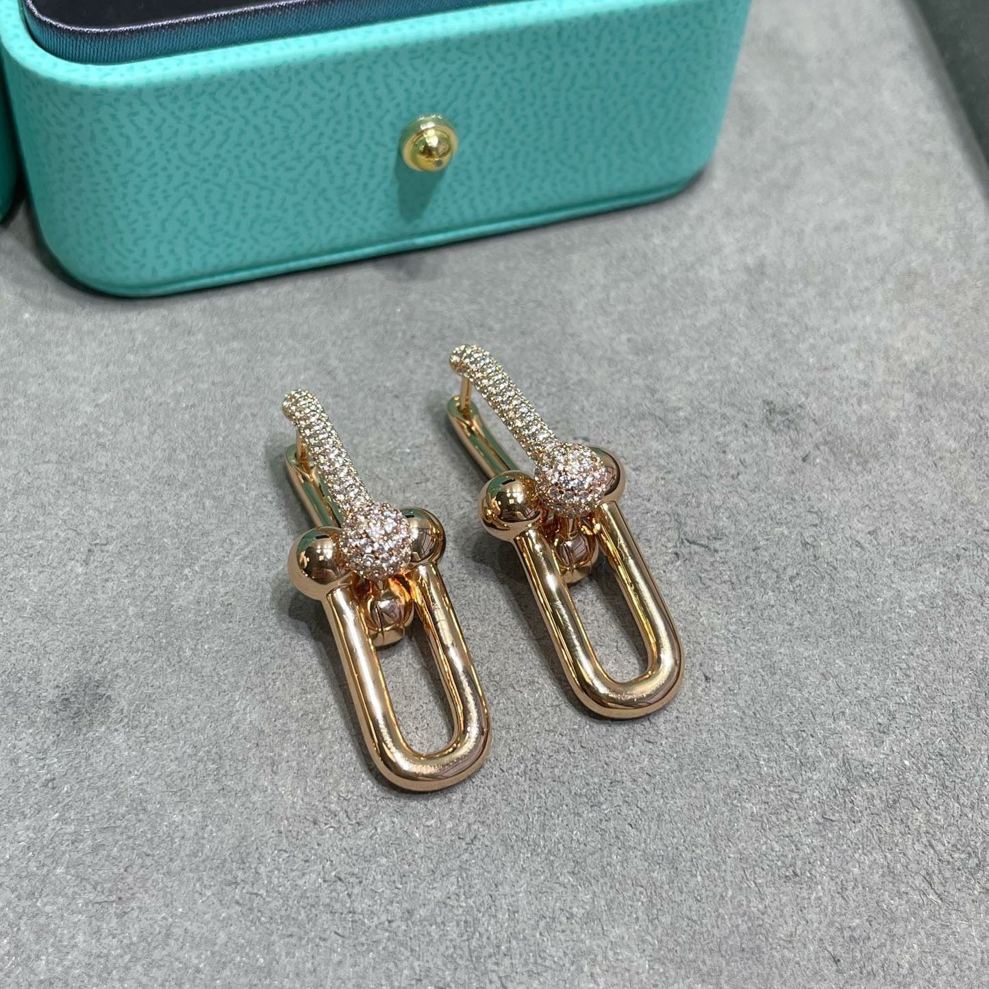 [Loco ] TF U-shaped diamond earrings