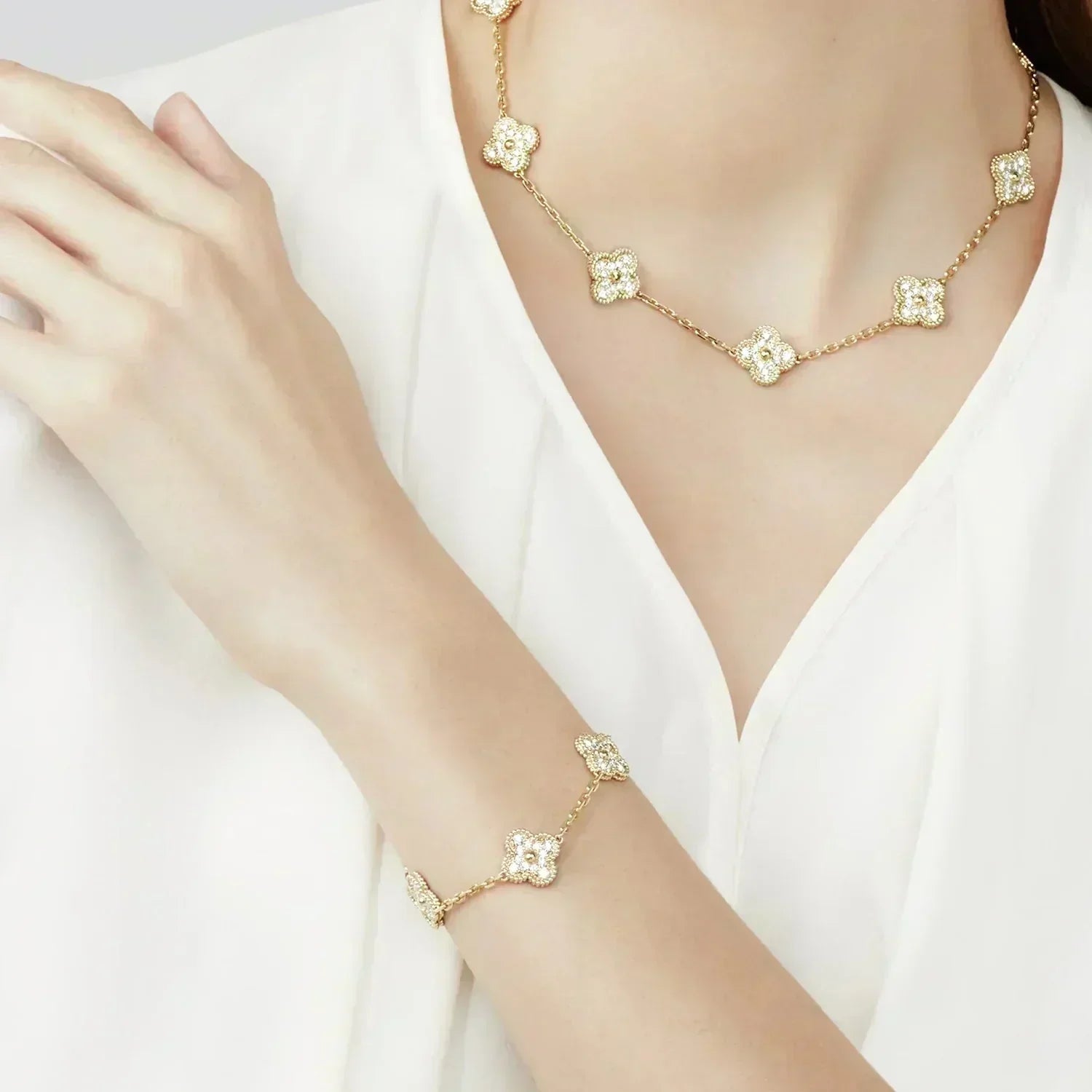 [Loco ] New  CLOVER 5 MOTIF FULL DIAMOND BRACELET COLLECTION