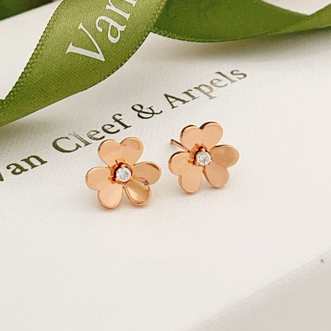 Loco FRIVOLE MINI FLOWER EARRINGS