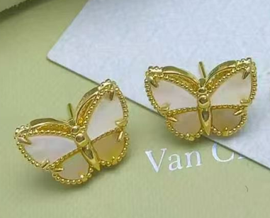 [Loco ] 26 NEW CLOVER LUCKY LIGHT YELLOW AND WHITE SET
