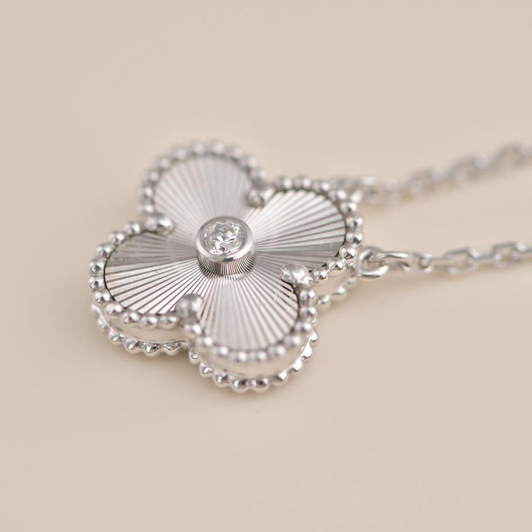 Loco CLOVER  15MM DIAMOND LASER NECKLACE SILVER