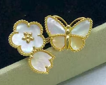 [Loco ] 26 NEW CLOVER LUCKY LIGHT YELLOW AND WHITE SET