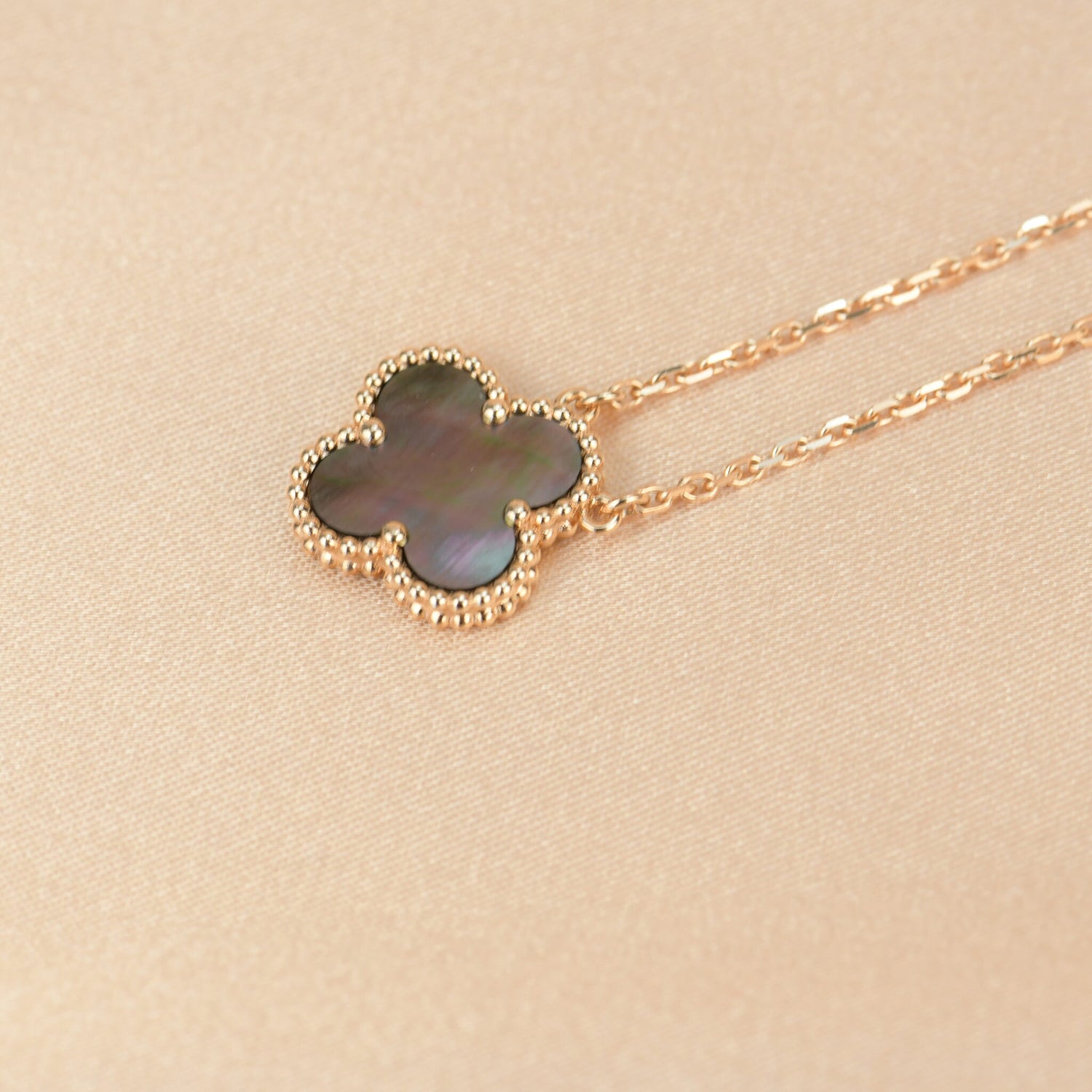 Loco CLOVER 15MM  GRAY MOTHER OF PEARL NECKLACE