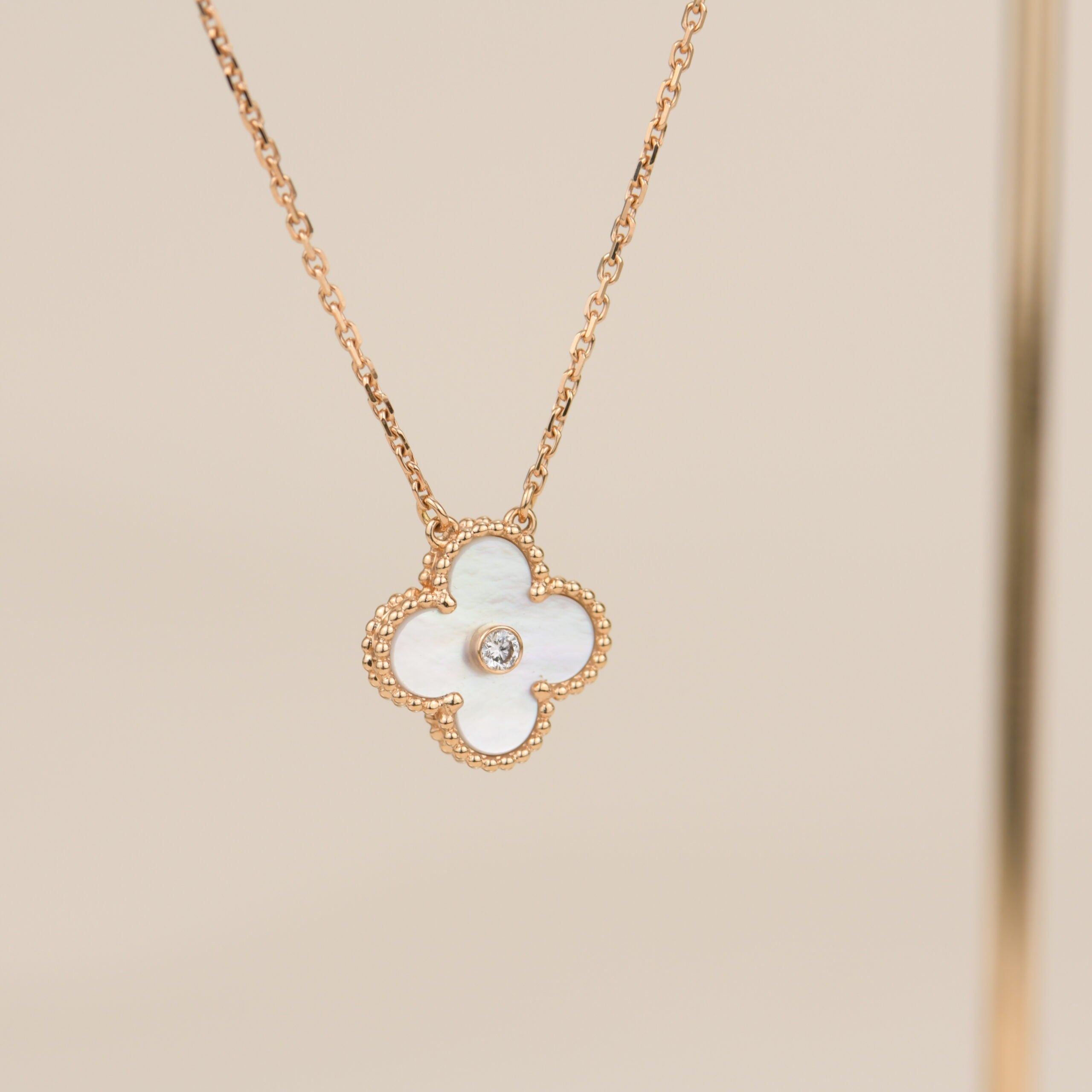 Loco CLOVER 15MM DIAMOND WHITE FRITILLARIA NECKLACE