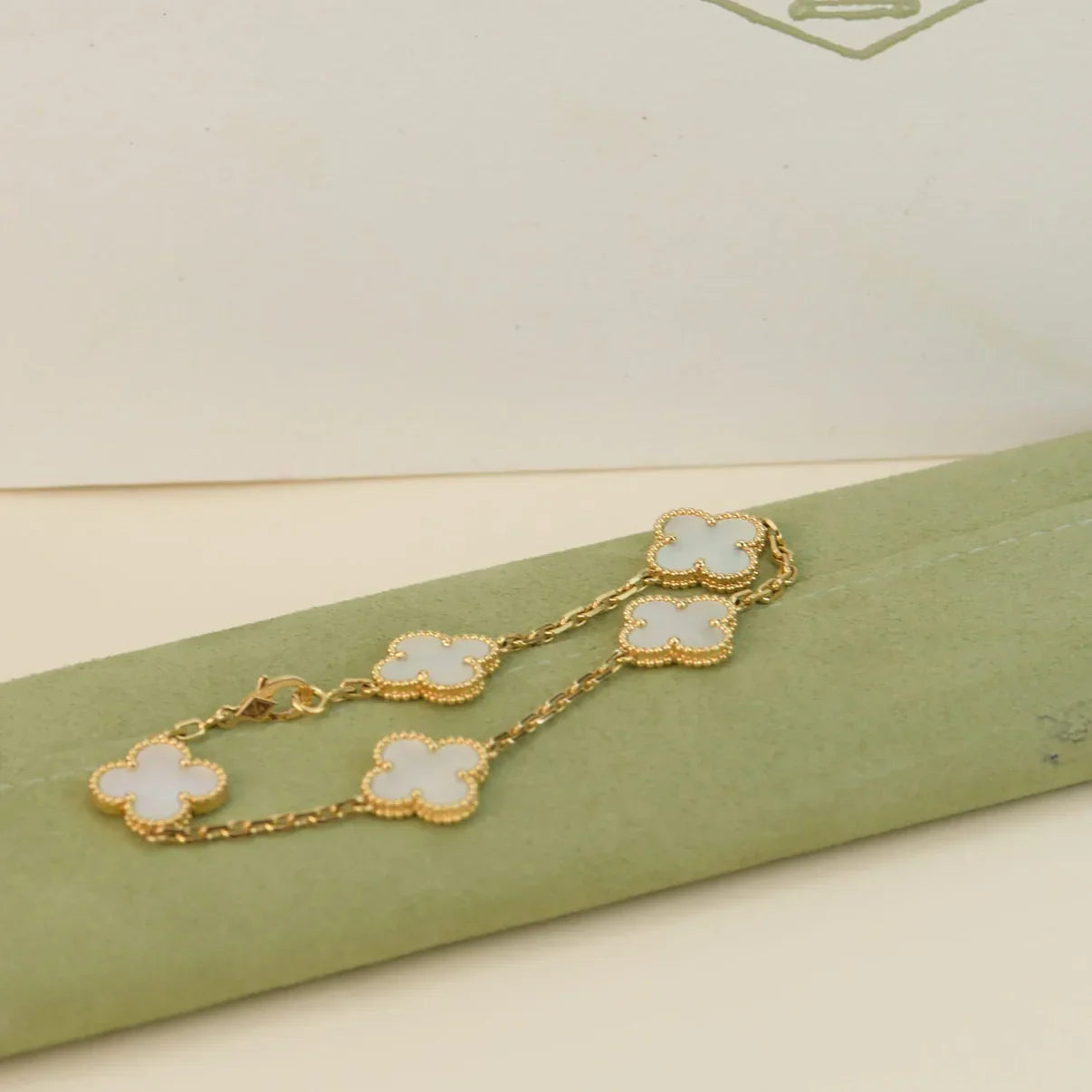 [Loco ]New CLOVER WHITE PEARL MOP 5 MOTIF BRACELET COLLECTION