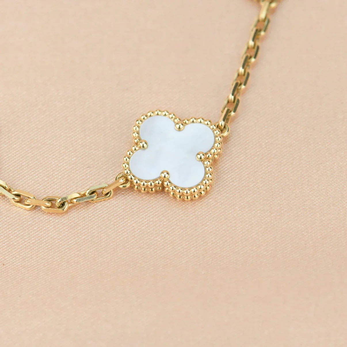 [Loco ]New CLOVER WHITE PEARL MOP 5 MOTIF BRACELET COLLECTION