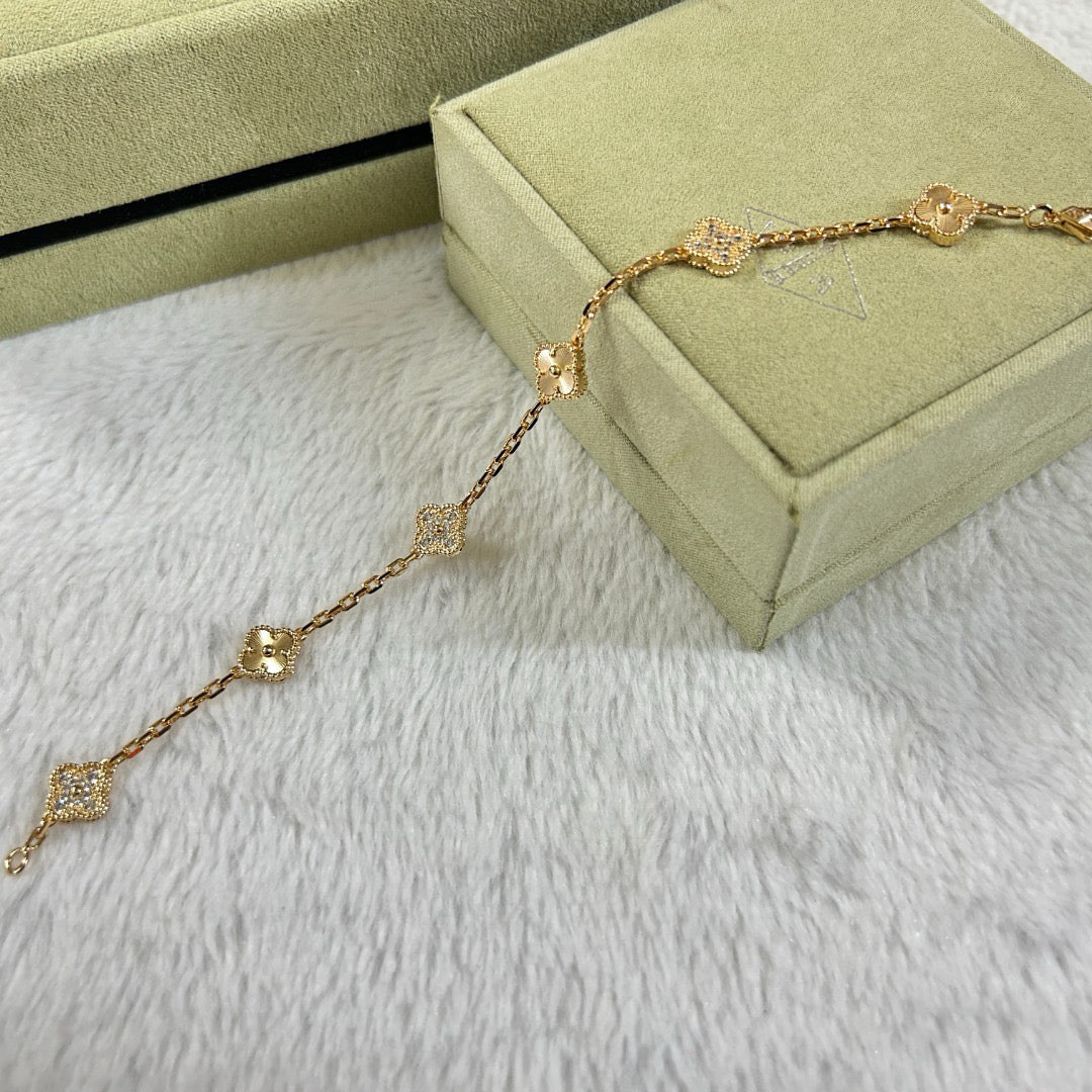 [Loco ]CLOVER 6 MOTIF DIAMOND LASER BRACELET