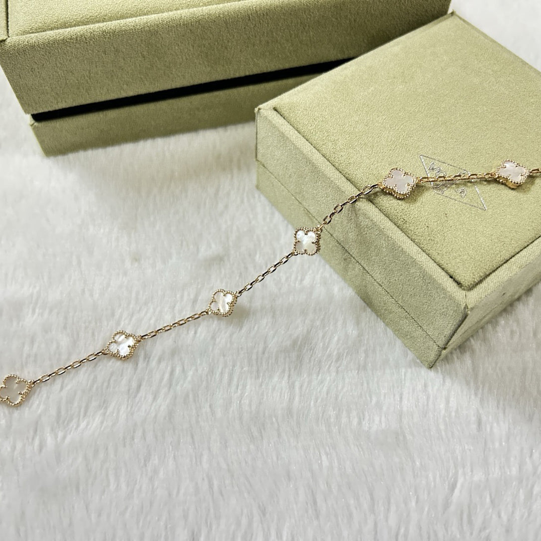 [Loco ]CLOVER 6 MOTIF WHITE MOP BRACELET