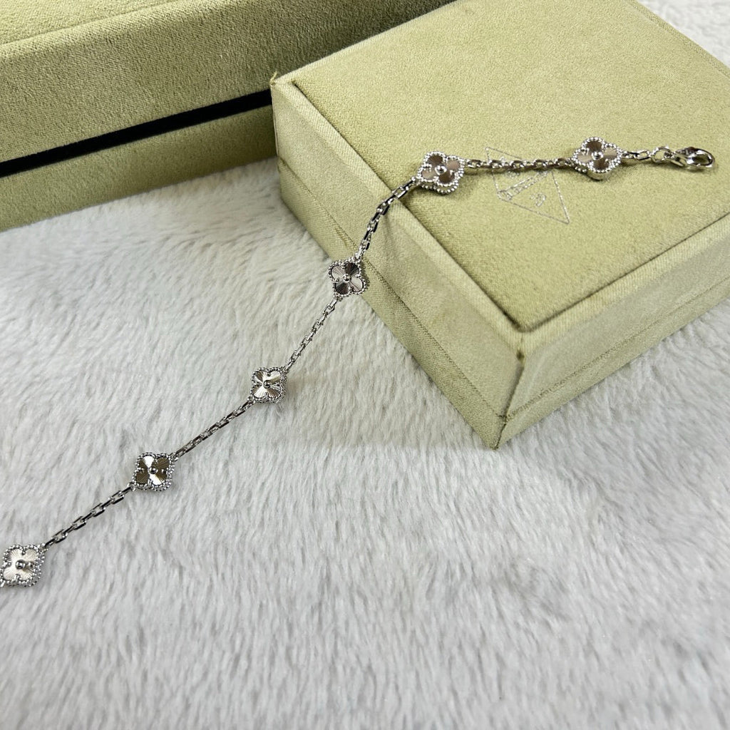 [Loco ]New CLOVER 6 MOTIF DIAMOND BRACELET